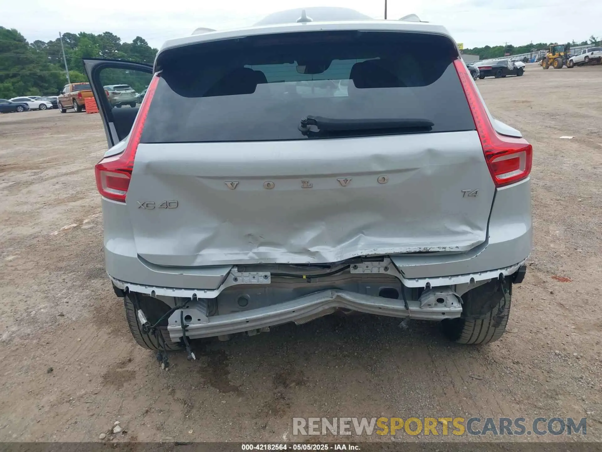 6 fotografías del automóvil dañado YV4AC2HKXM2464627 VOLVO XC40 2021