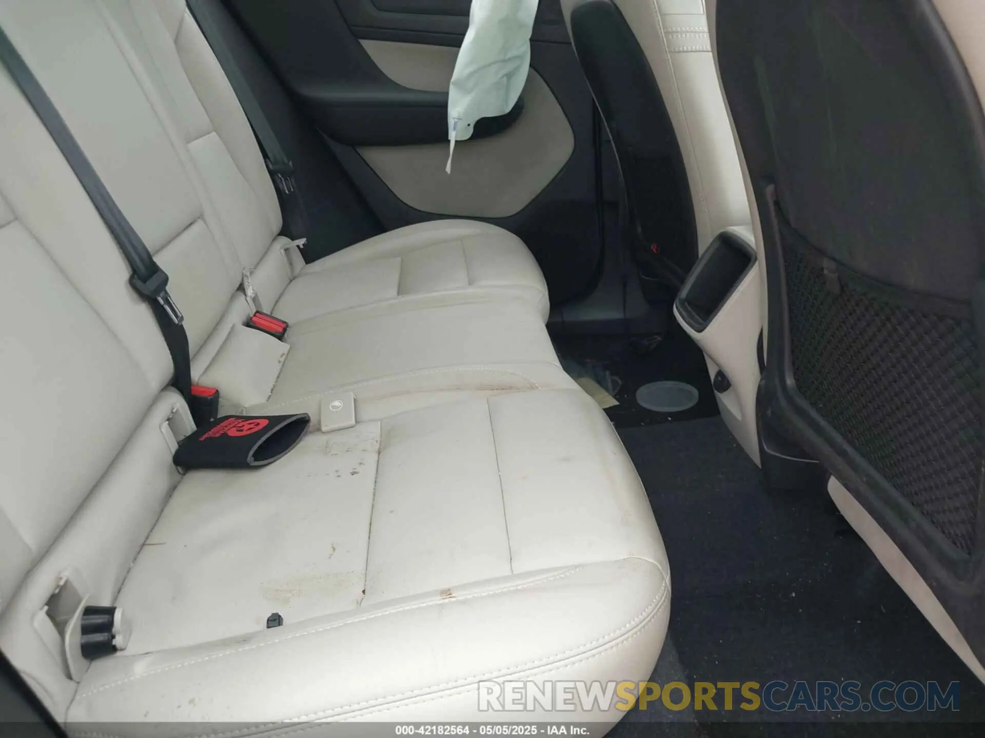 8 fotografías del automóvil dañado YV4AC2HKXM2464627 VOLVO XC40 2021