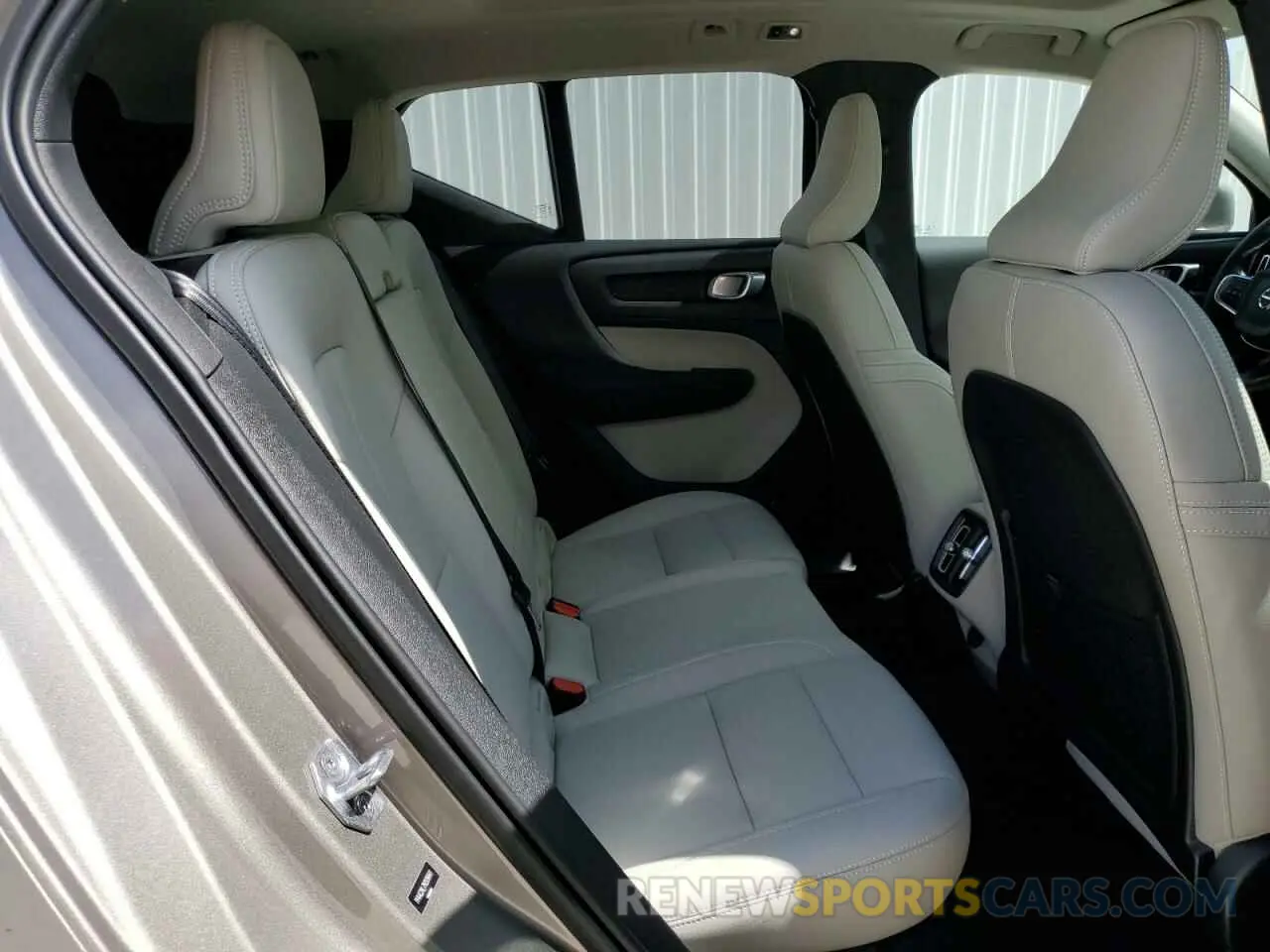 11 fotografías del automóvil dañado YV4AC2HL7M2598441 VOLVO XC40 2021