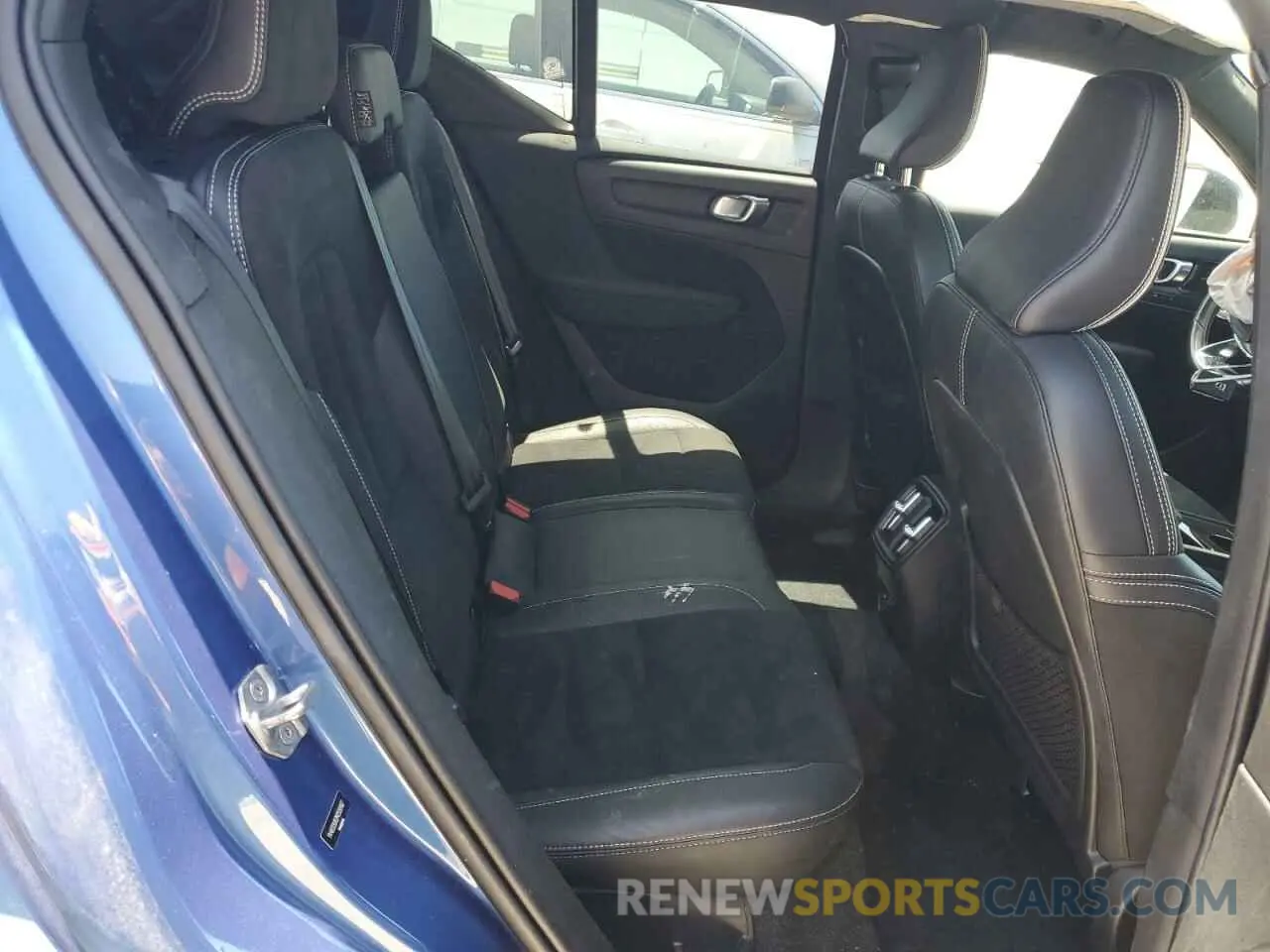 11 fotografías del automóvil dañado YV4ED3UR2M2558167 VOLVO XC40 2021