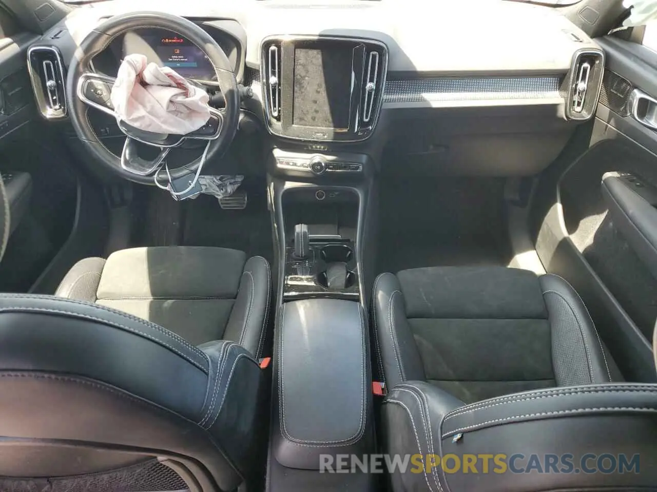 8 fotografías del automóvil dañado YV4ED3UR2M2558167 VOLVO XC40 2021