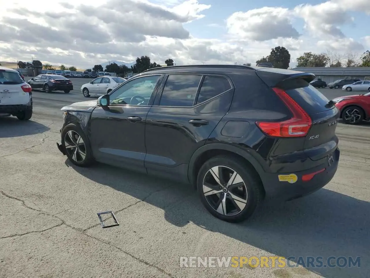2 fotografías del automóvil dañado YV4ED3UR2M2567418 VOLVO XC40 2021