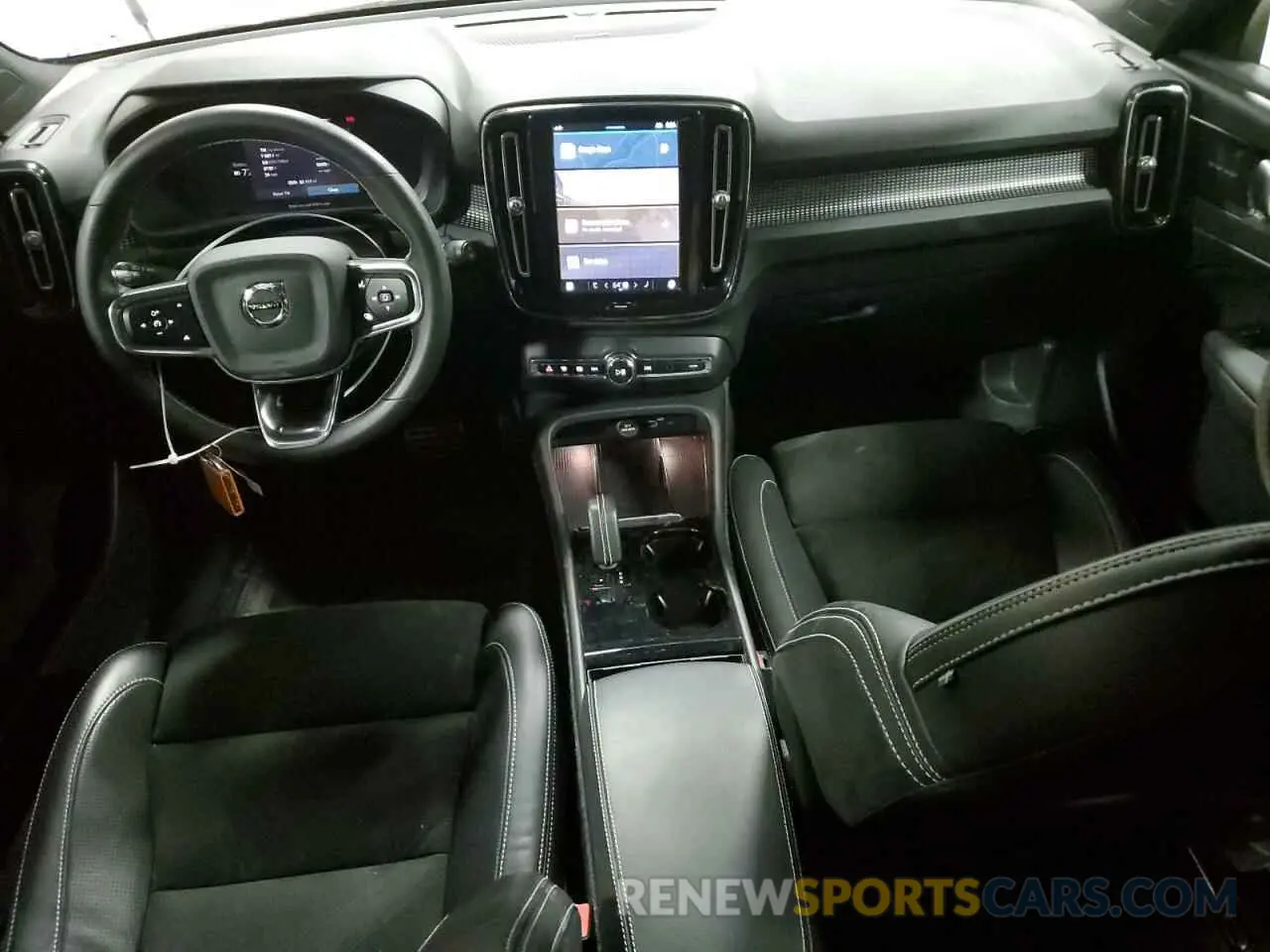 8 fotografías del automóvil dañado YV4ED3UR3M2533813 VOLVO XC40 2021