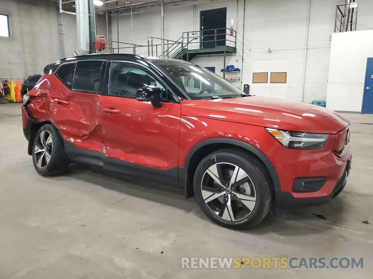 4 fotografías del automóvil dañado YV4ED3UR8M2529871 VOLVO XC40 2021