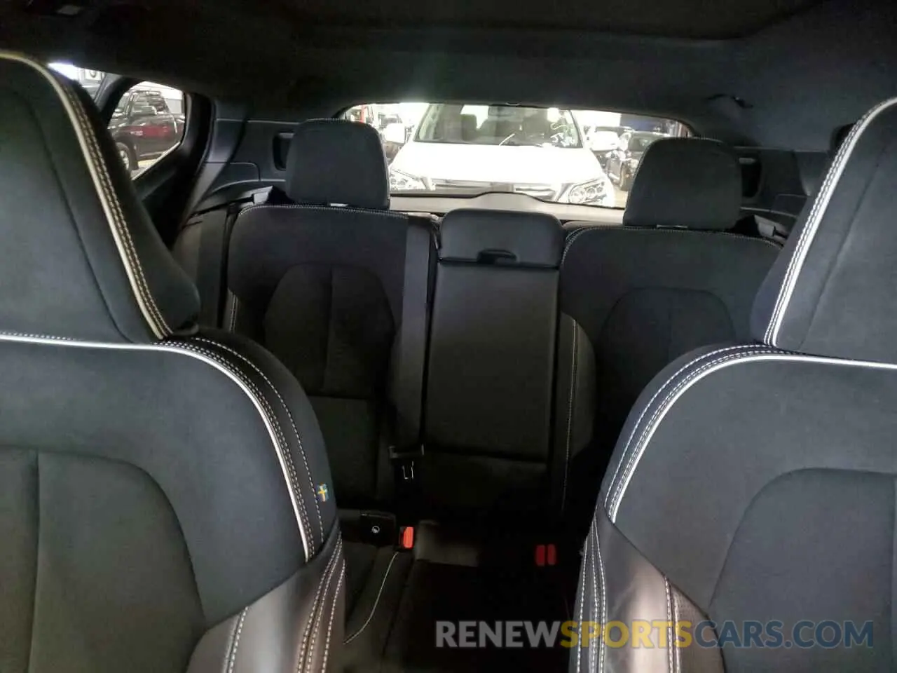 10 fotografías del automóvil dañado YV4ED3UR8M2546301 VOLVO XC40 2021