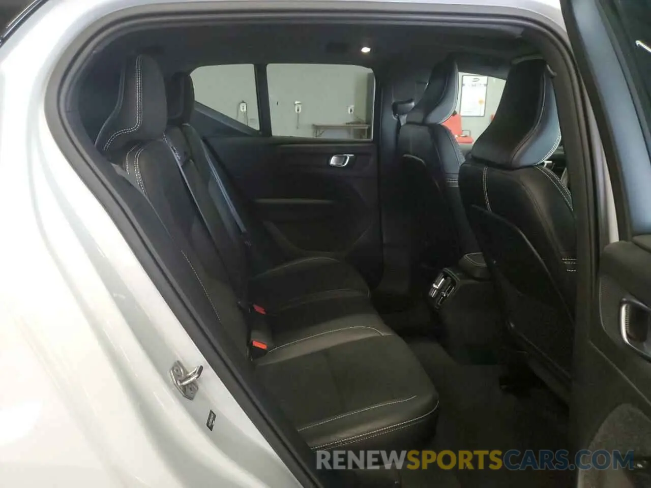 11 fotografías del automóvil dañado YV4ED3UR8M2546301 VOLVO XC40 2021