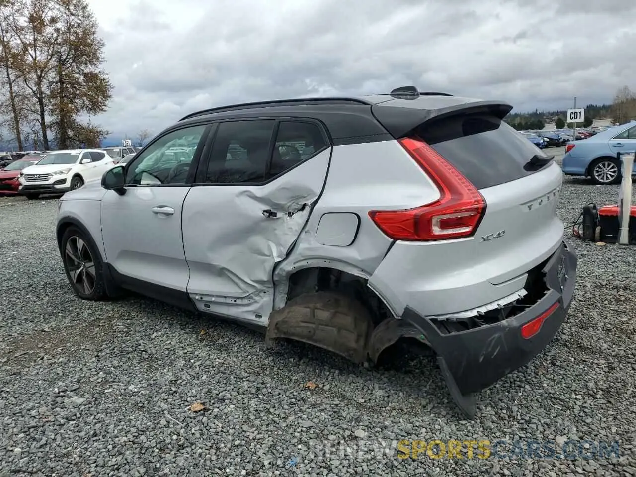 2 fotografías del automóvil dañado YV4ED3URXM2554318 VOLVO XC40 2021