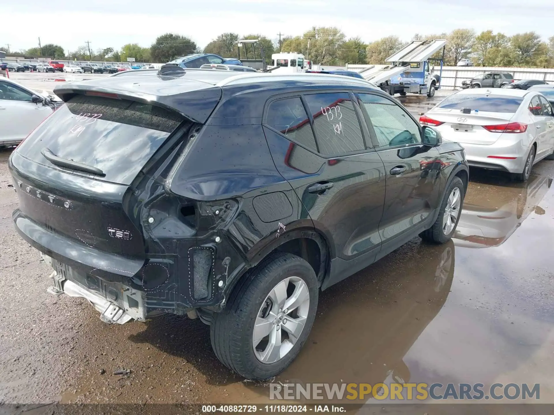 4 fotografías del automóvil dañado YV4162UK1N2758609 VOLVO XC40 2022