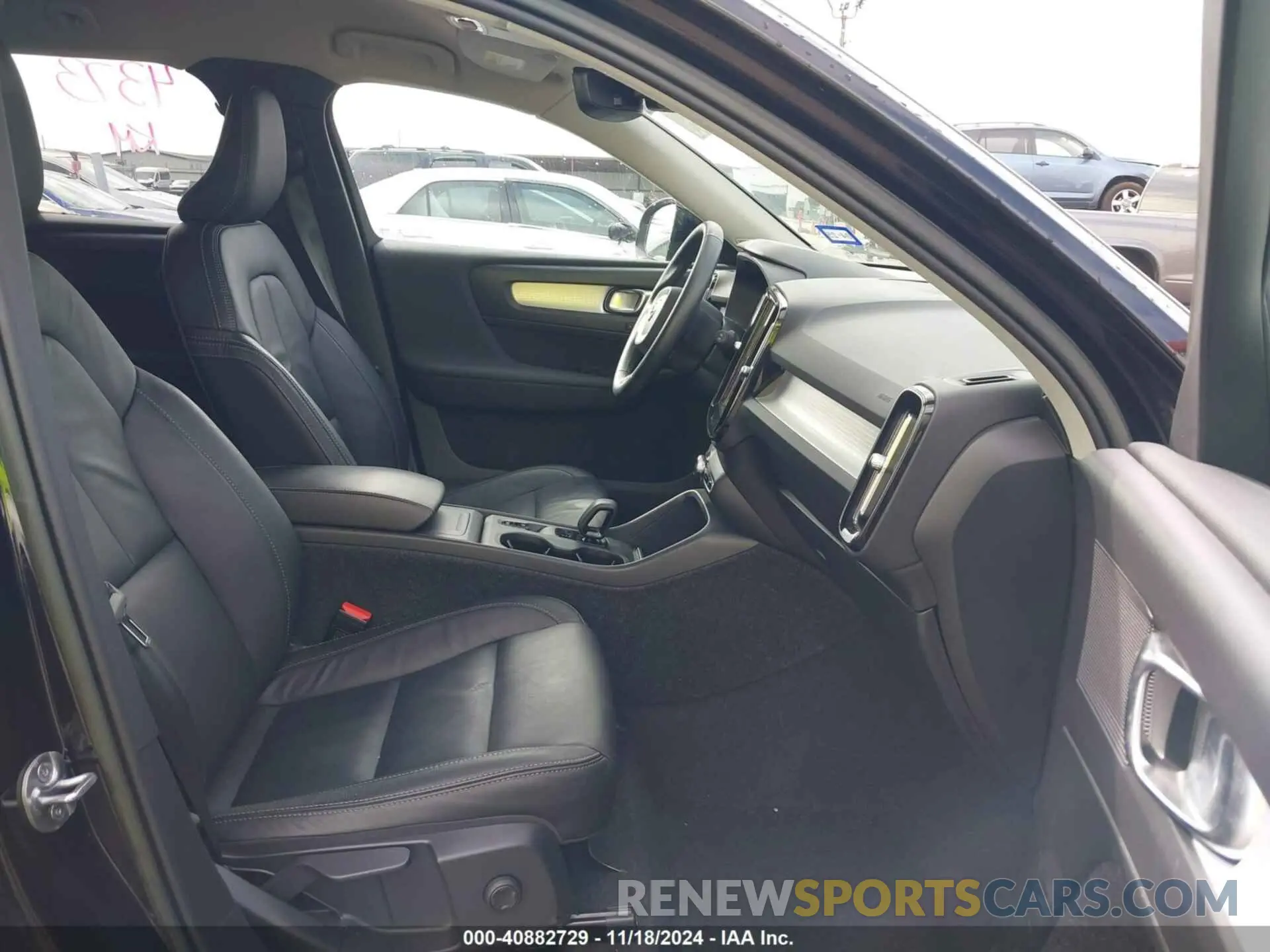 5 fotografías del automóvil dañado YV4162UK1N2758609 VOLVO XC40 2022