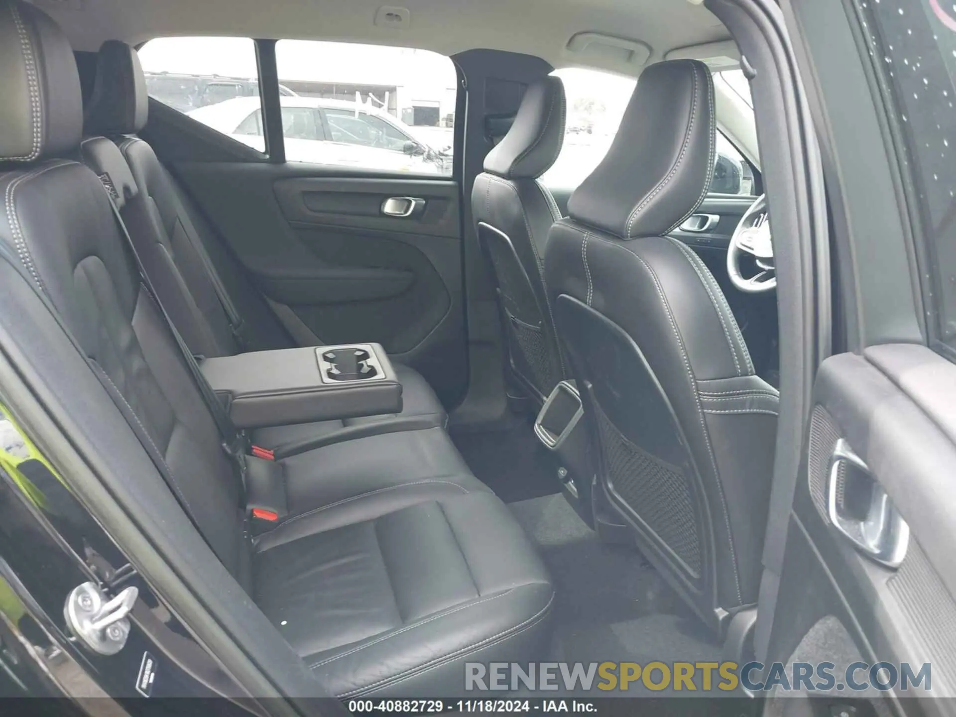 8 fotografías del automóvil dañado YV4162UK1N2758609 VOLVO XC40 2022