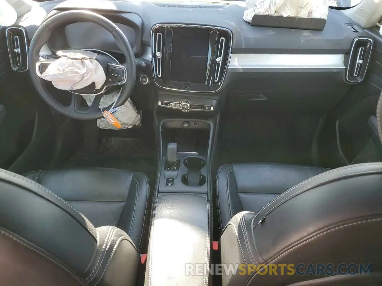 8 fotografías del automóvil dañado YV4162UK5N2640434 VOLVO XC40 2022