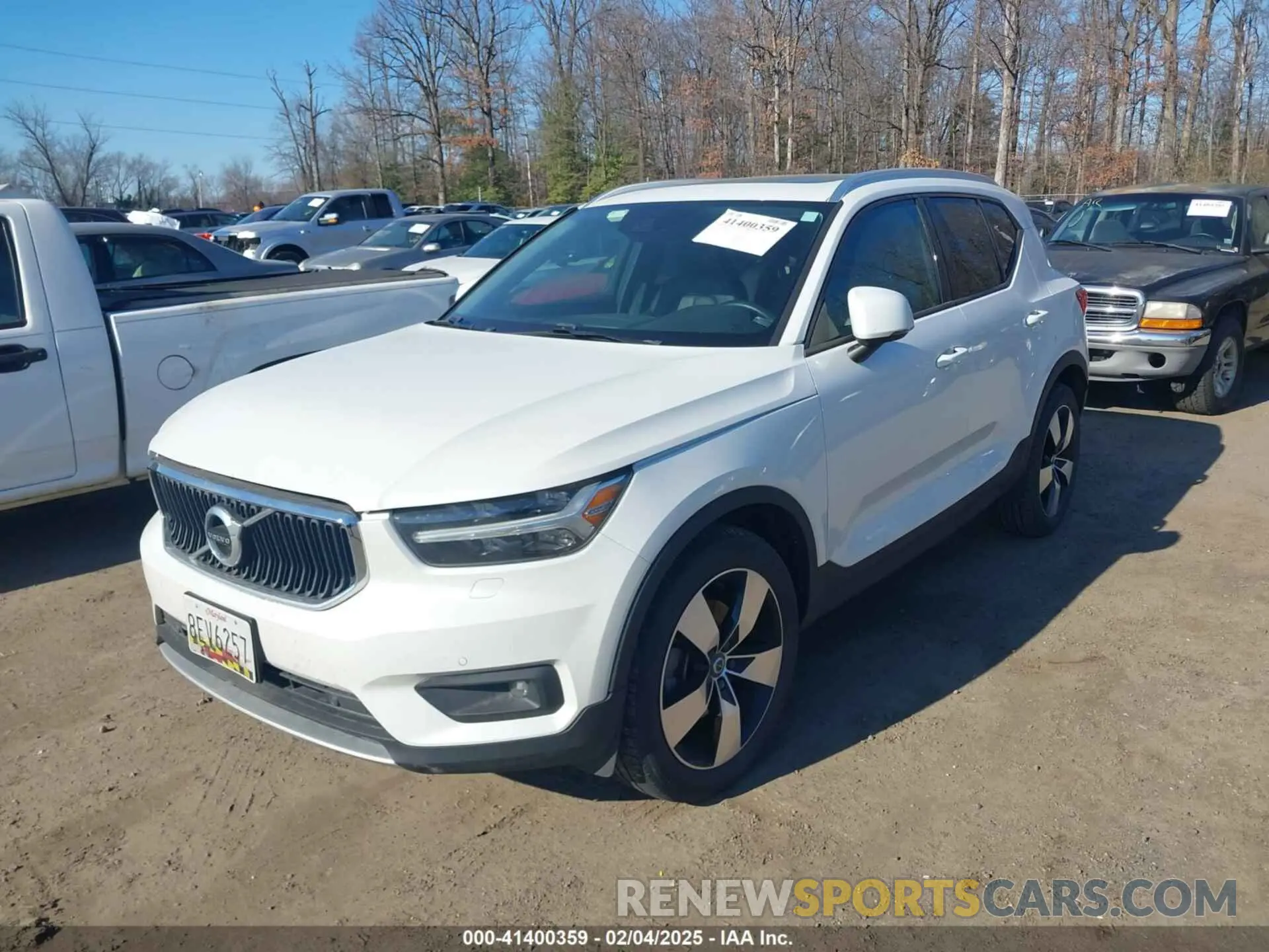 2 fotografías del automóvil dañado YV4162UK5N2656620 VOLVO XC40 2022