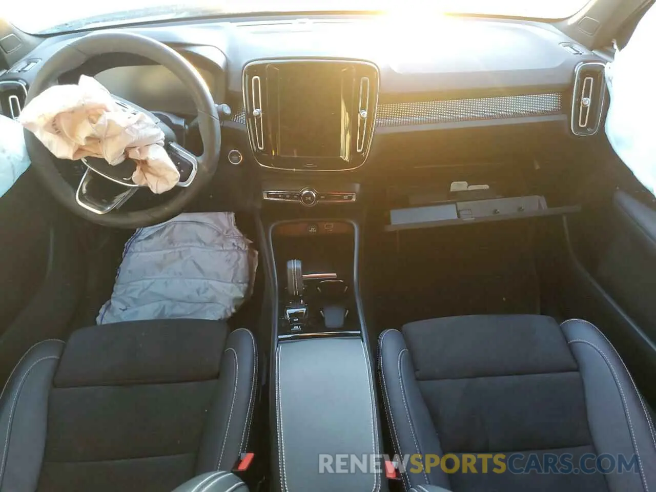 8 fotografías del automóvil dañado YV4162UM4N2693790 VOLVO XC40 2022