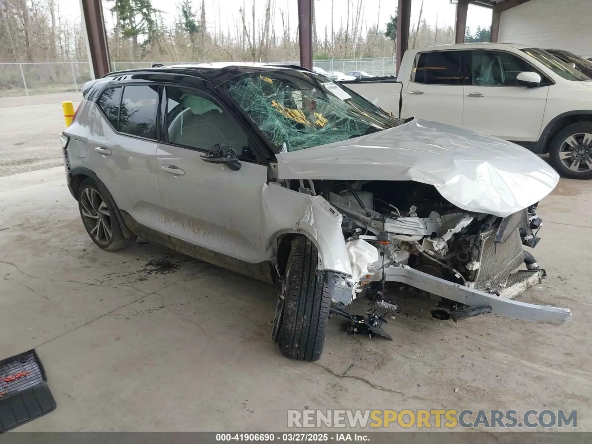 1 fotografías del automóvil dañado YV4162UM4N2722947 VOLVO XC40 2022