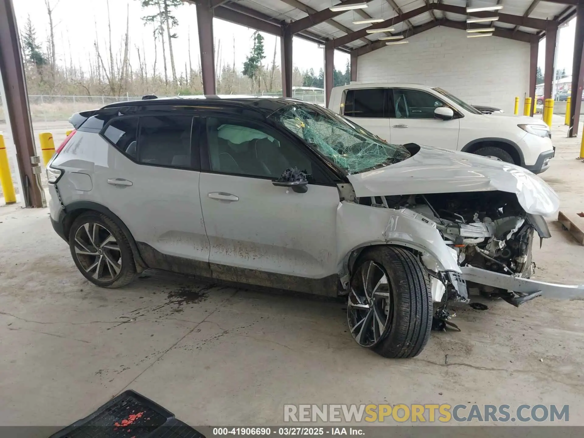 12 fotografías del automóvil dañado YV4162UM4N2722947 VOLVO XC40 2022
