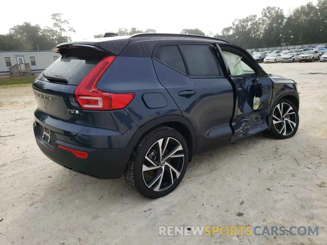 3 fotografías del automóvil dañado YV4162UM7N2647063 VOLVO XC40 2022