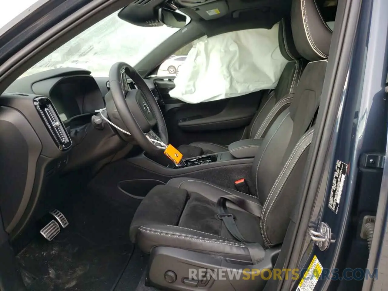 7 fotografías del automóvil dañado YV4162UM7N2647063 VOLVO XC40 2022