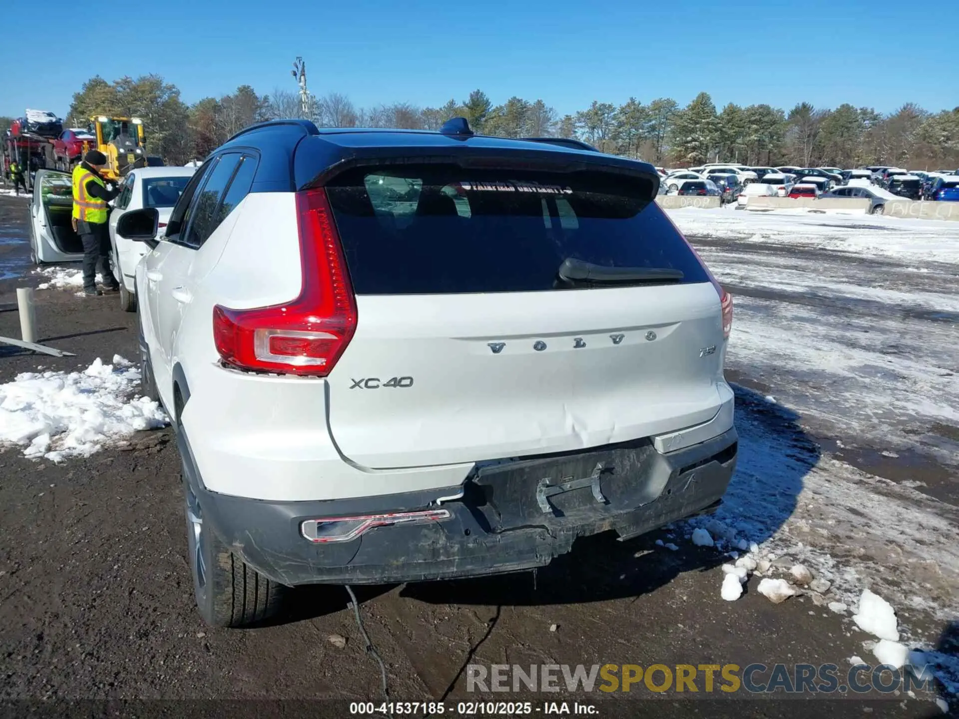 16 fotografías del automóvil dañado YV4162UM7N2730895 VOLVO XC40 2022