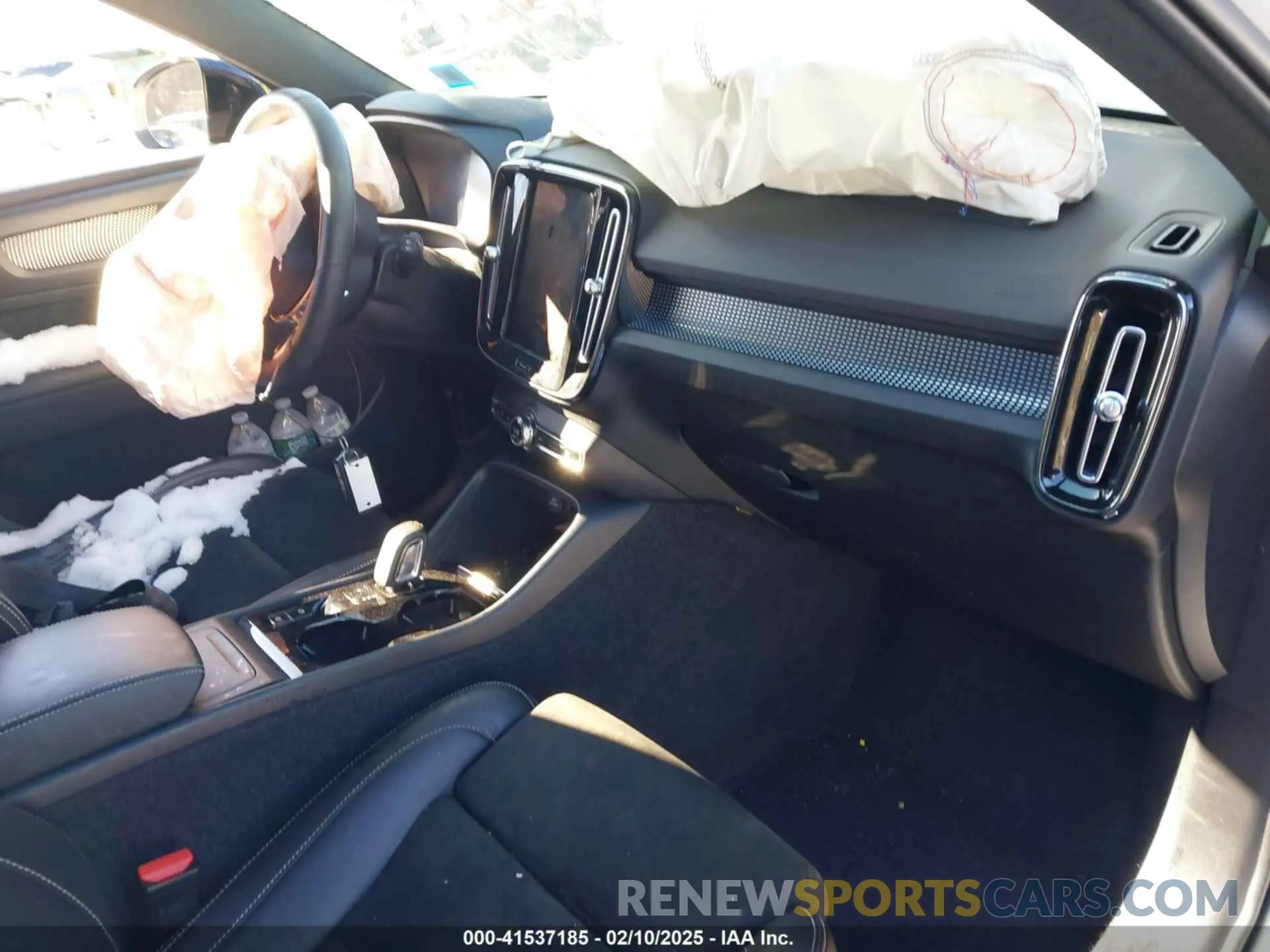 5 fotografías del automóvil dañado YV4162UM7N2730895 VOLVO XC40 2022