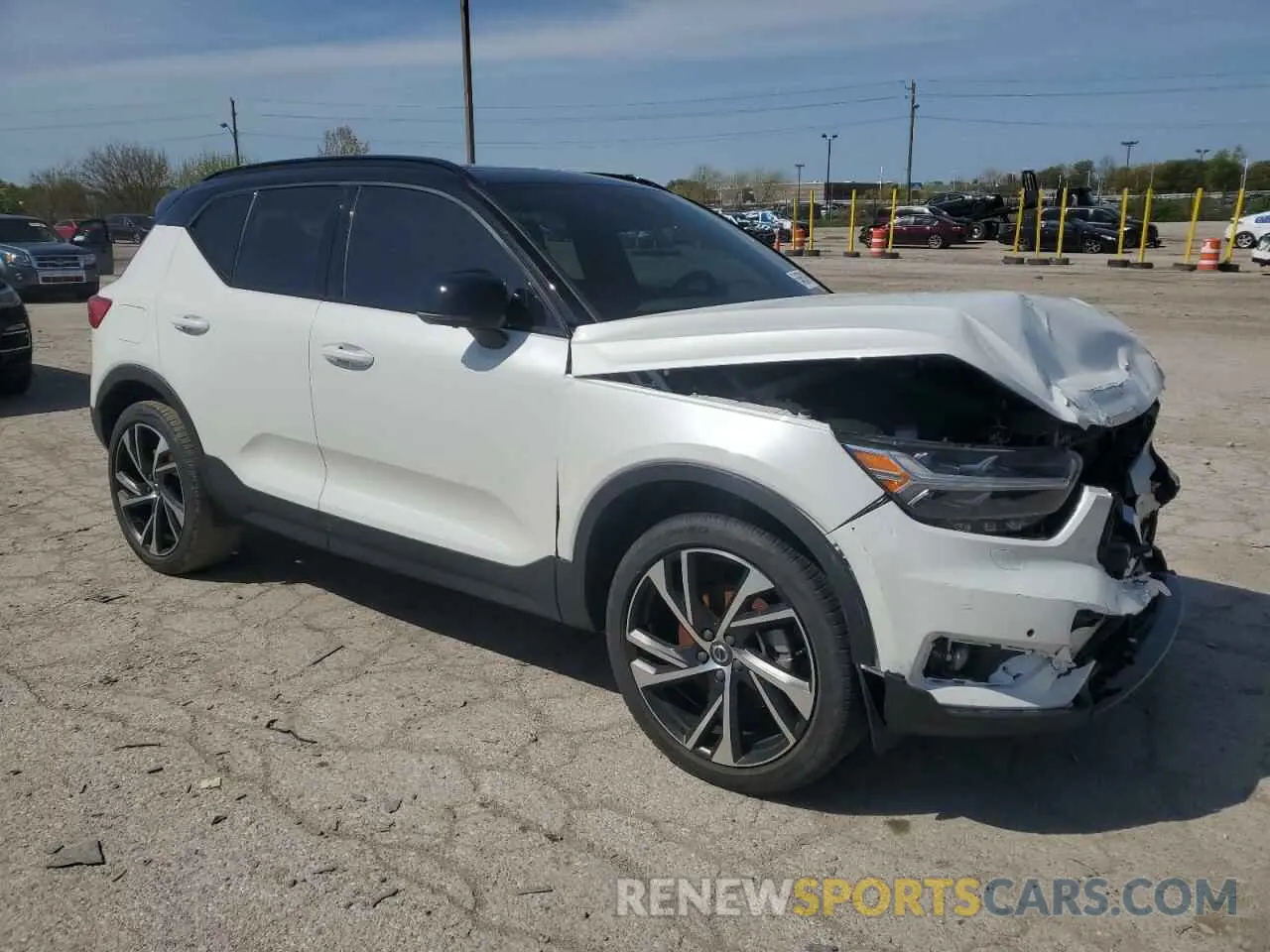 4 fotografías del automóvil dañado YV4162UM8N2694604 VOLVO XC40 2022