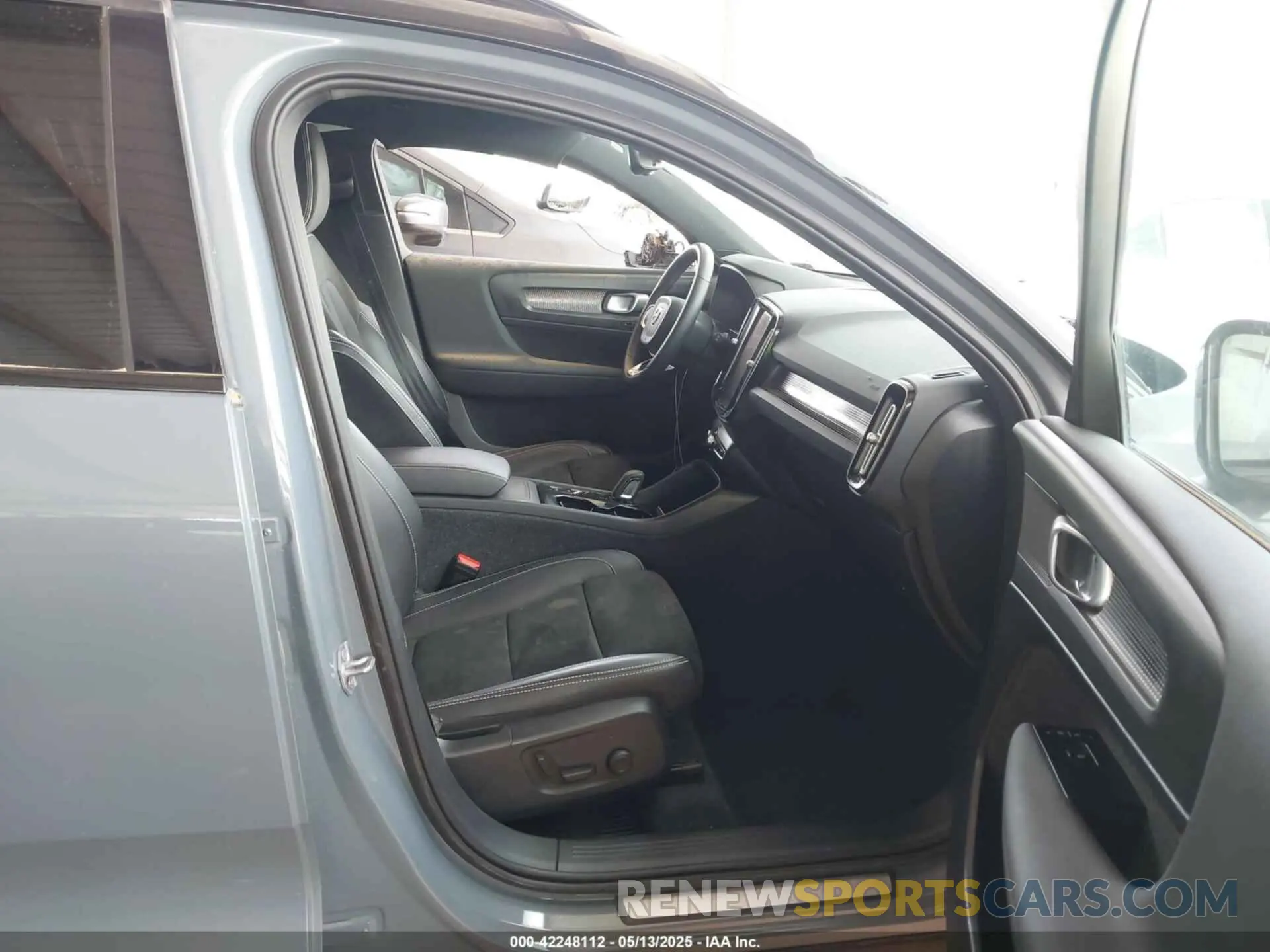 5 fotografías del automóvil dañado YV4AC2HM4N2655950 VOLVO XC40 2022