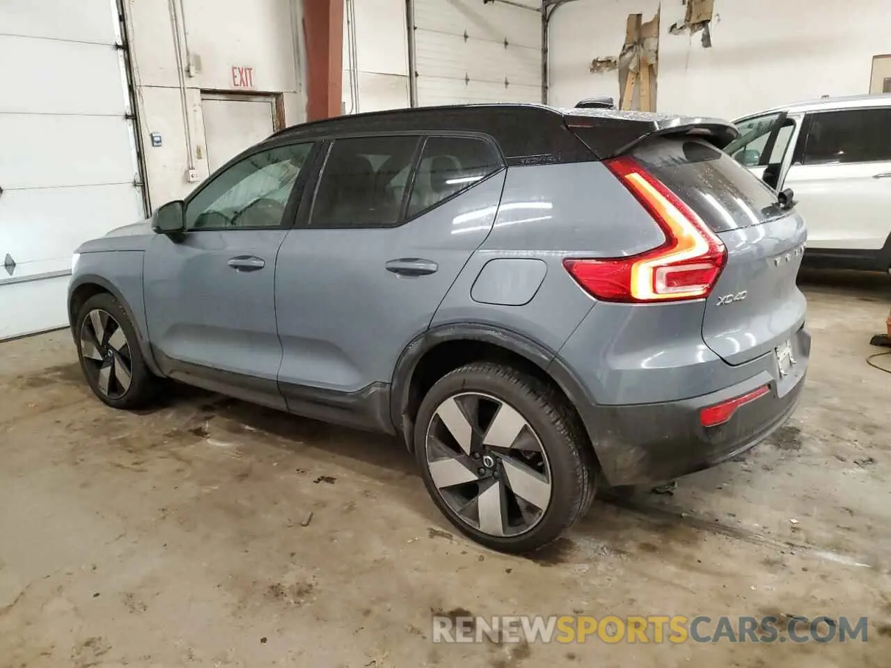 2 fotografías del automóvil dañado YV4ED3UM1P2029494 VOLVO XC40 2023