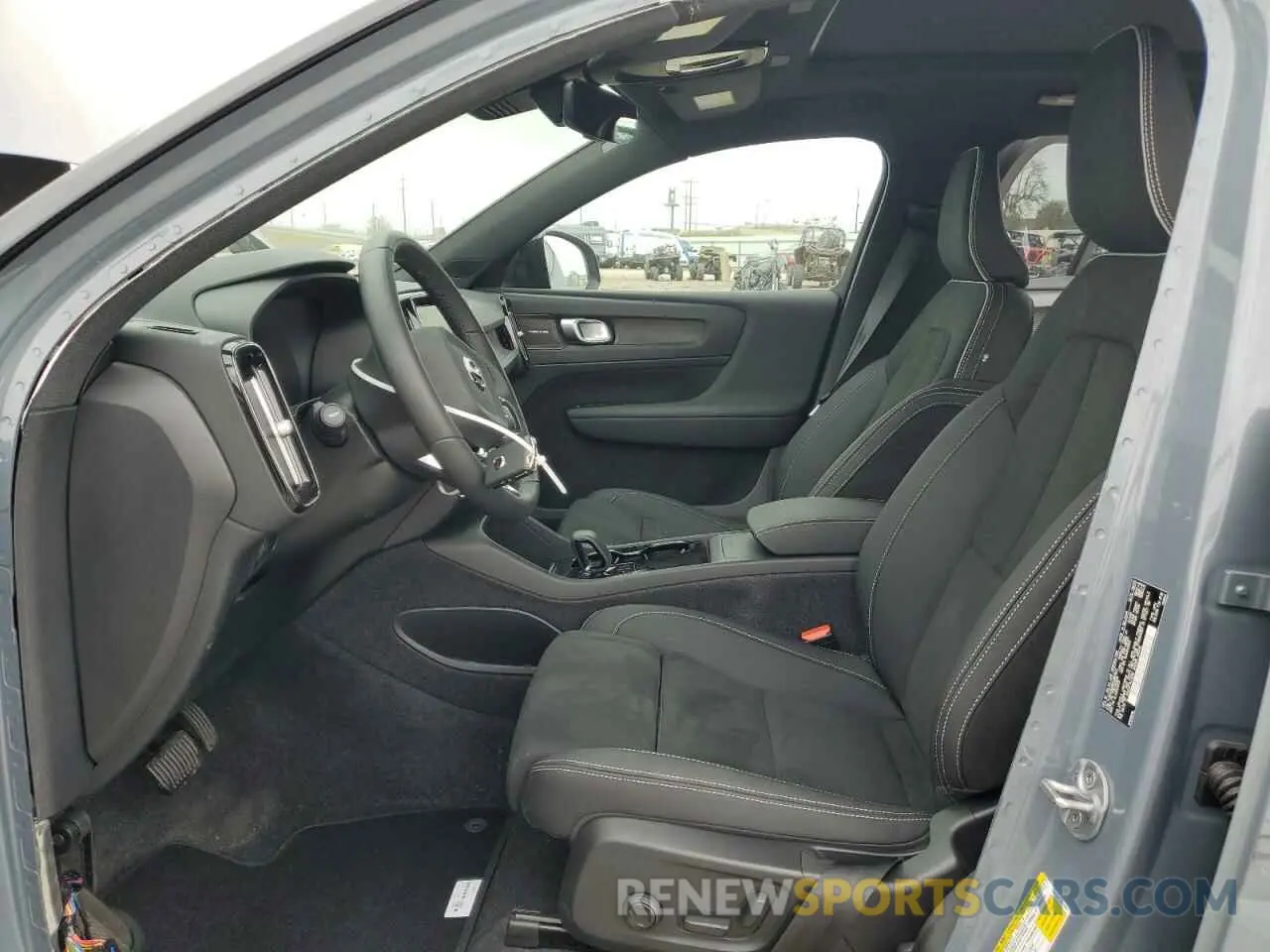 7 fotografías del automóvil dañado YV4ED3UM8P2961627 VOLVO XC40 2023