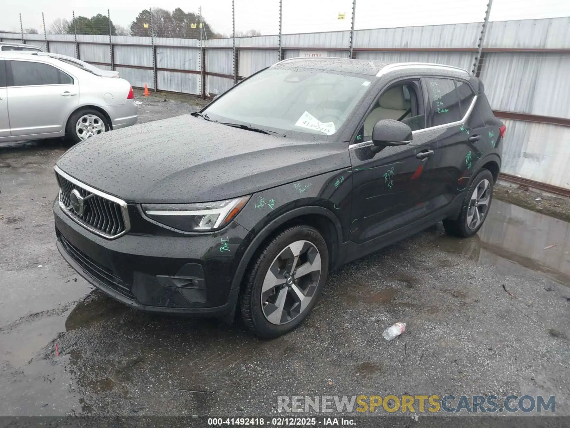 2 fotografías del automóvil dañado YV4K92HN3P2974545 VOLVO XC40 2023