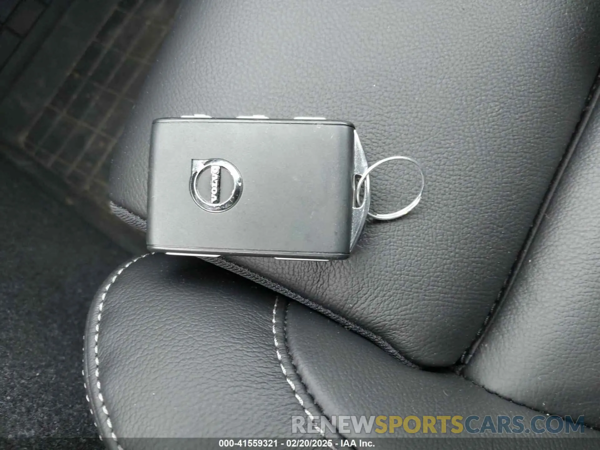 11 fotografías del automóvil dañado YV4L12UN4P2989427 VOLVO XC40 2023
