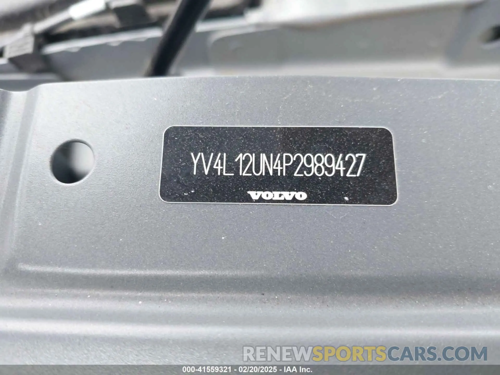 9 fotografías del automóvil dañado YV4L12UN4P2989427 VOLVO XC40 2023