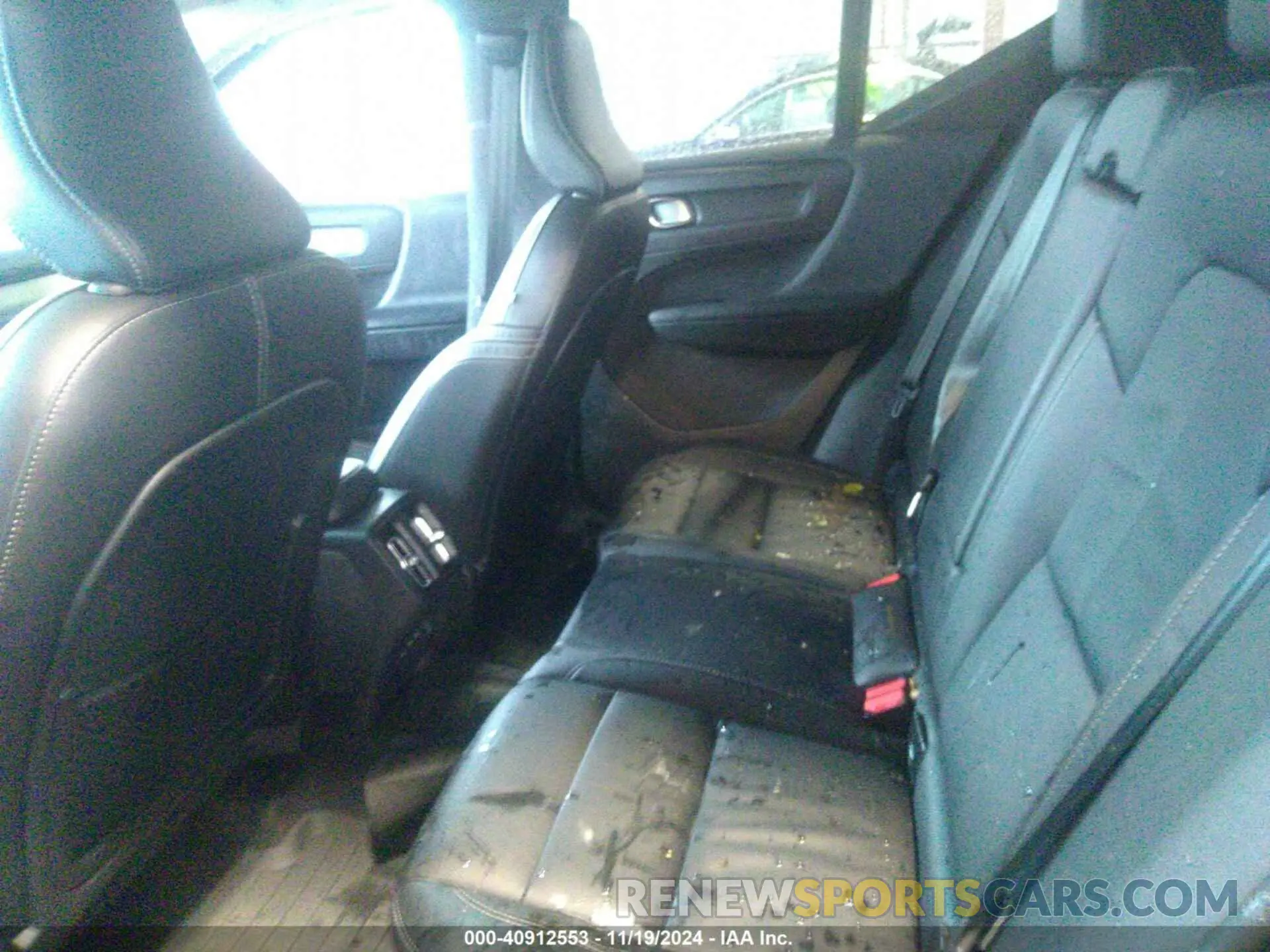 8 fotografías del automóvil dañado YV4L12UN6P2088821 VOLVO XC40 2023