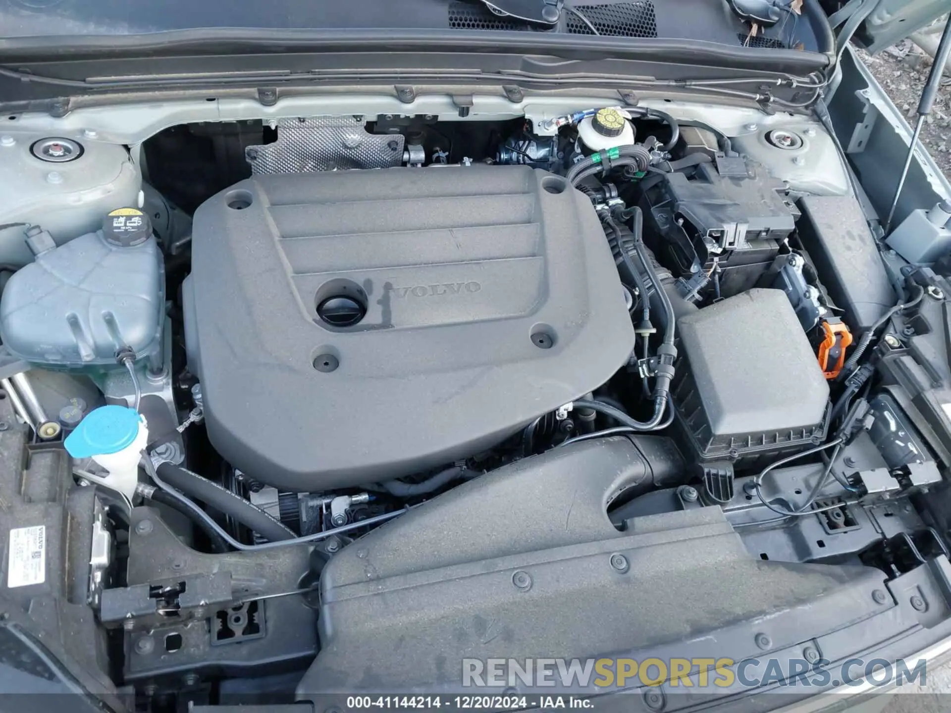 10 fotografías del automóvil dañado YV4L12UN9P2029097 VOLVO XC40 2023