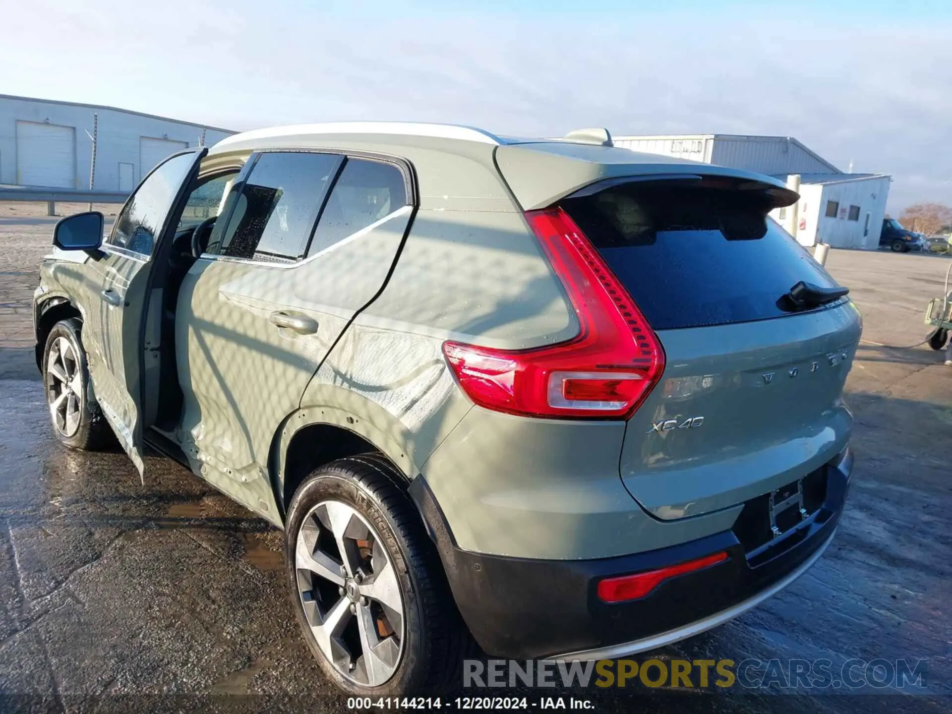 3 fotografías del automóvil dañado YV4L12UN9P2029097 VOLVO XC40 2023