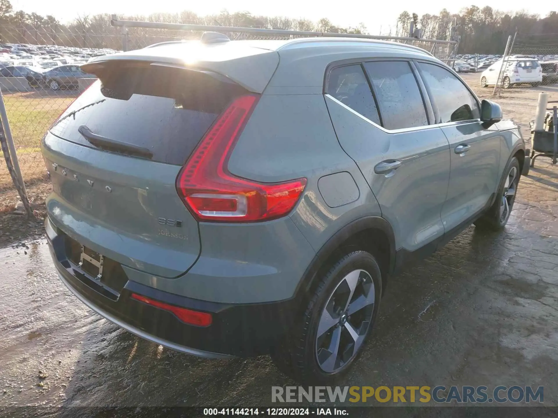 4 fotografías del automóvil dañado YV4L12UN9P2029097 VOLVO XC40 2023