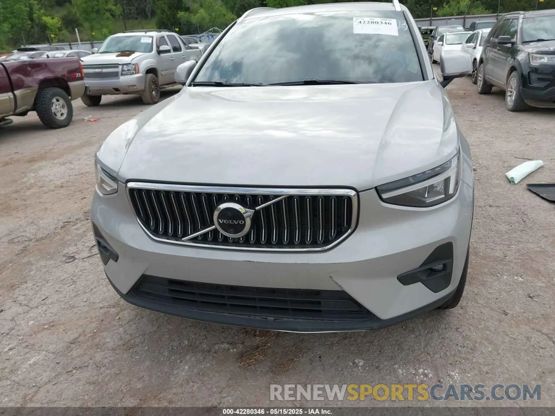 12 fotografías del automóvil dañado YV4L12UN9P2927523 VOLVO XC40 2023