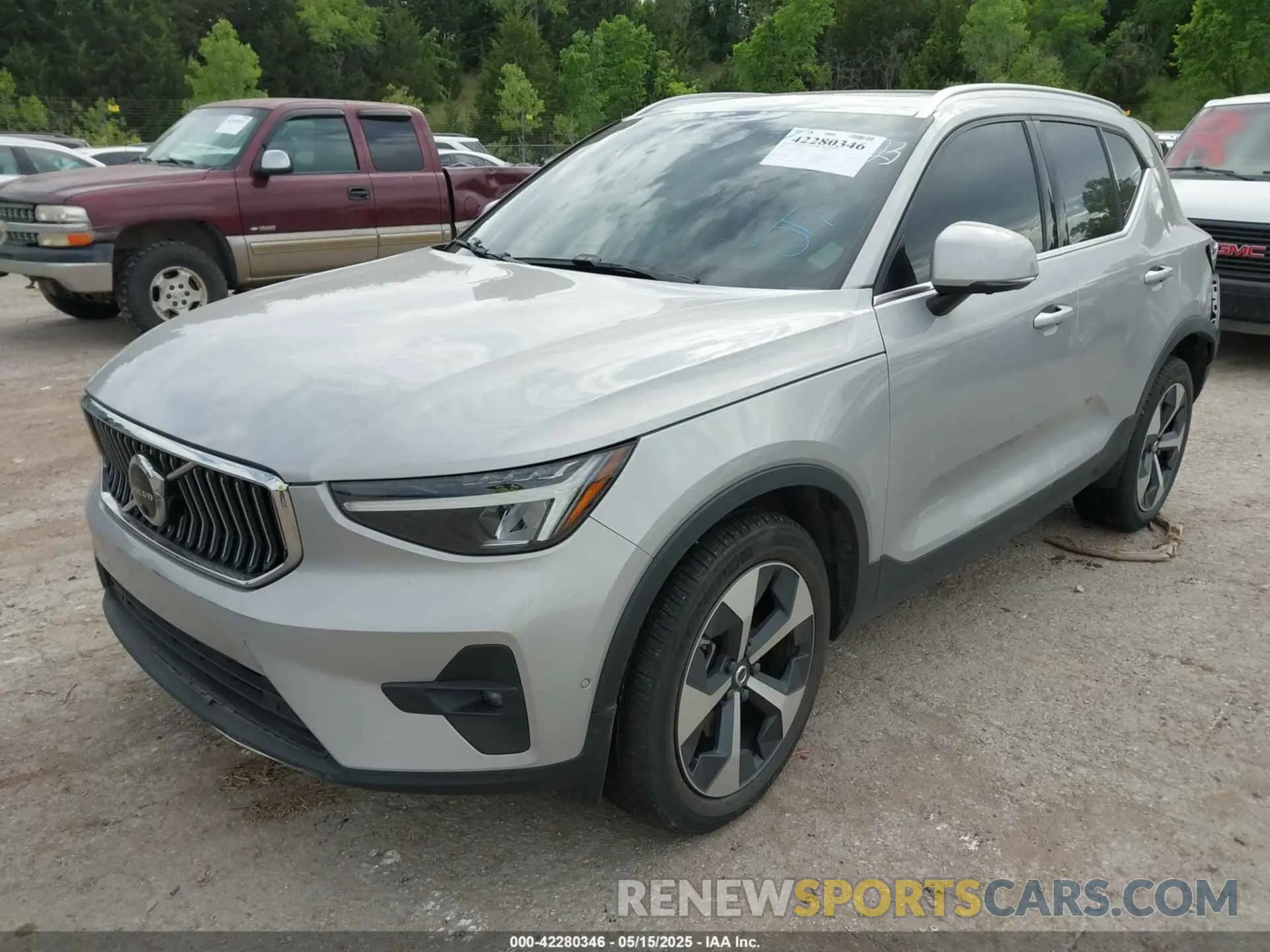 2 fotografías del automóvil dañado YV4L12UN9P2927523 VOLVO XC40 2023
