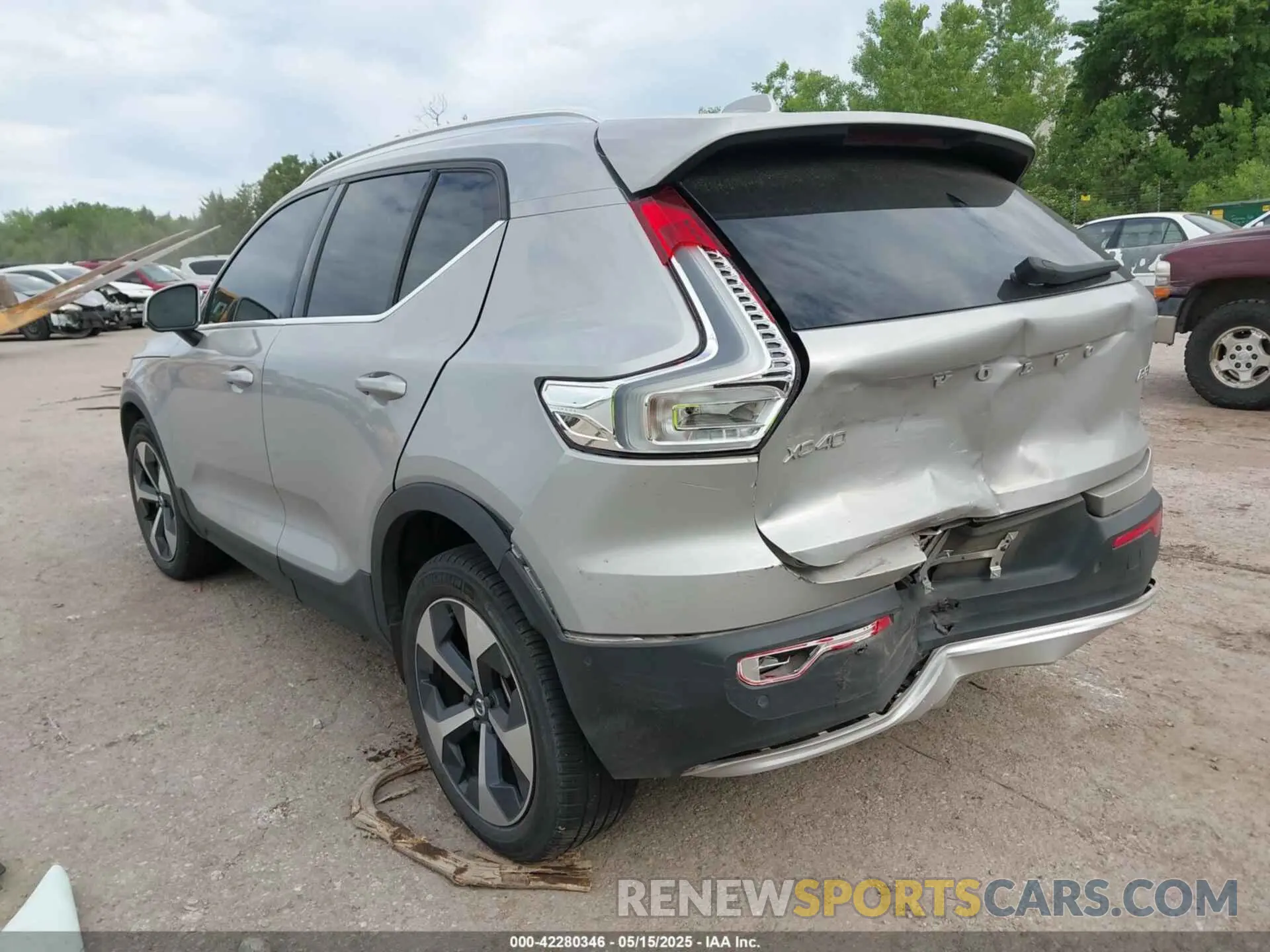 3 fotografías del automóvil dañado YV4L12UN9P2927523 VOLVO XC40 2023