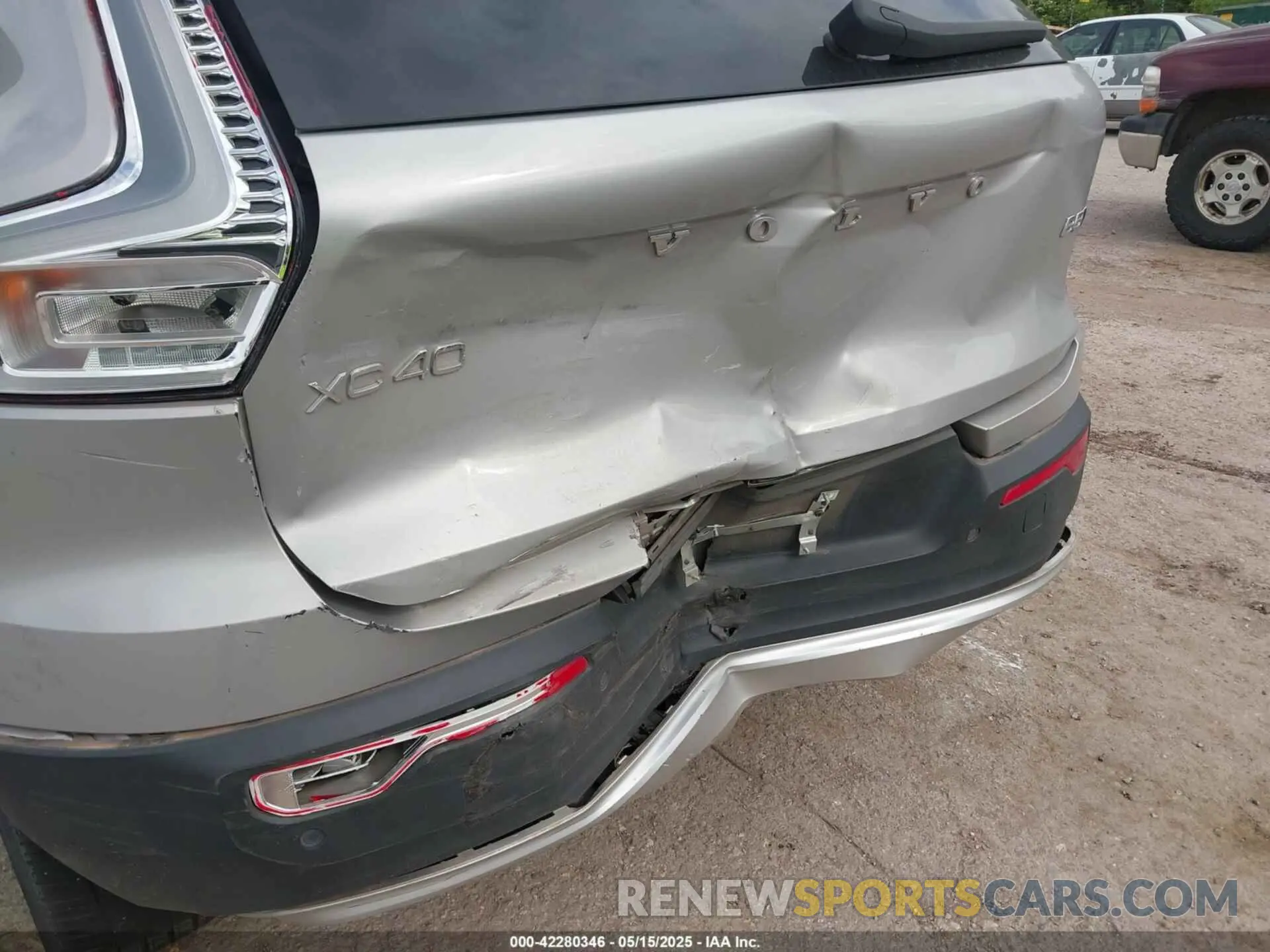 6 fotografías del automóvil dañado YV4L12UN9P2927523 VOLVO XC40 2023