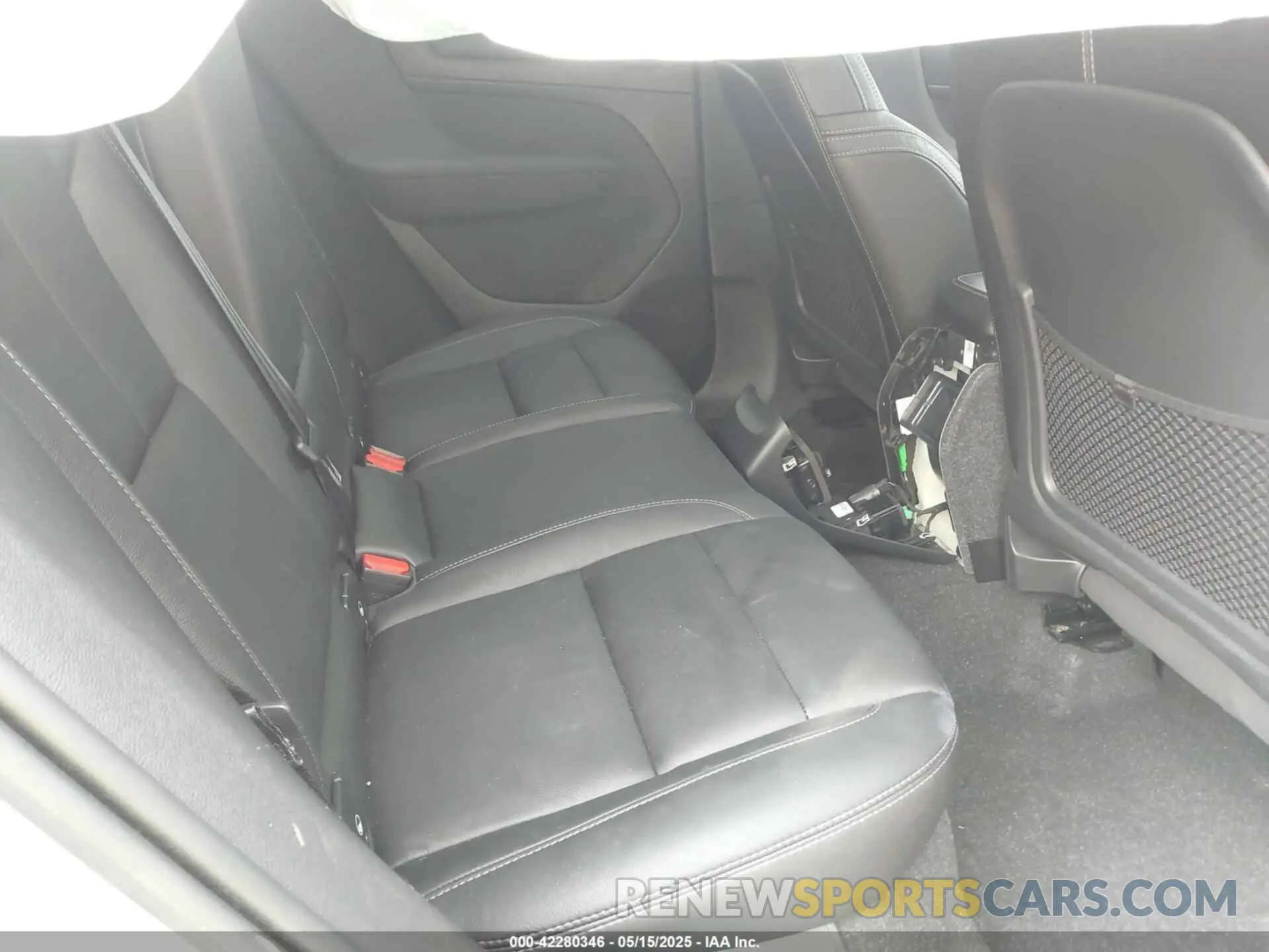 8 fotografías del automóvil dañado YV4L12UN9P2927523 VOLVO XC40 2023