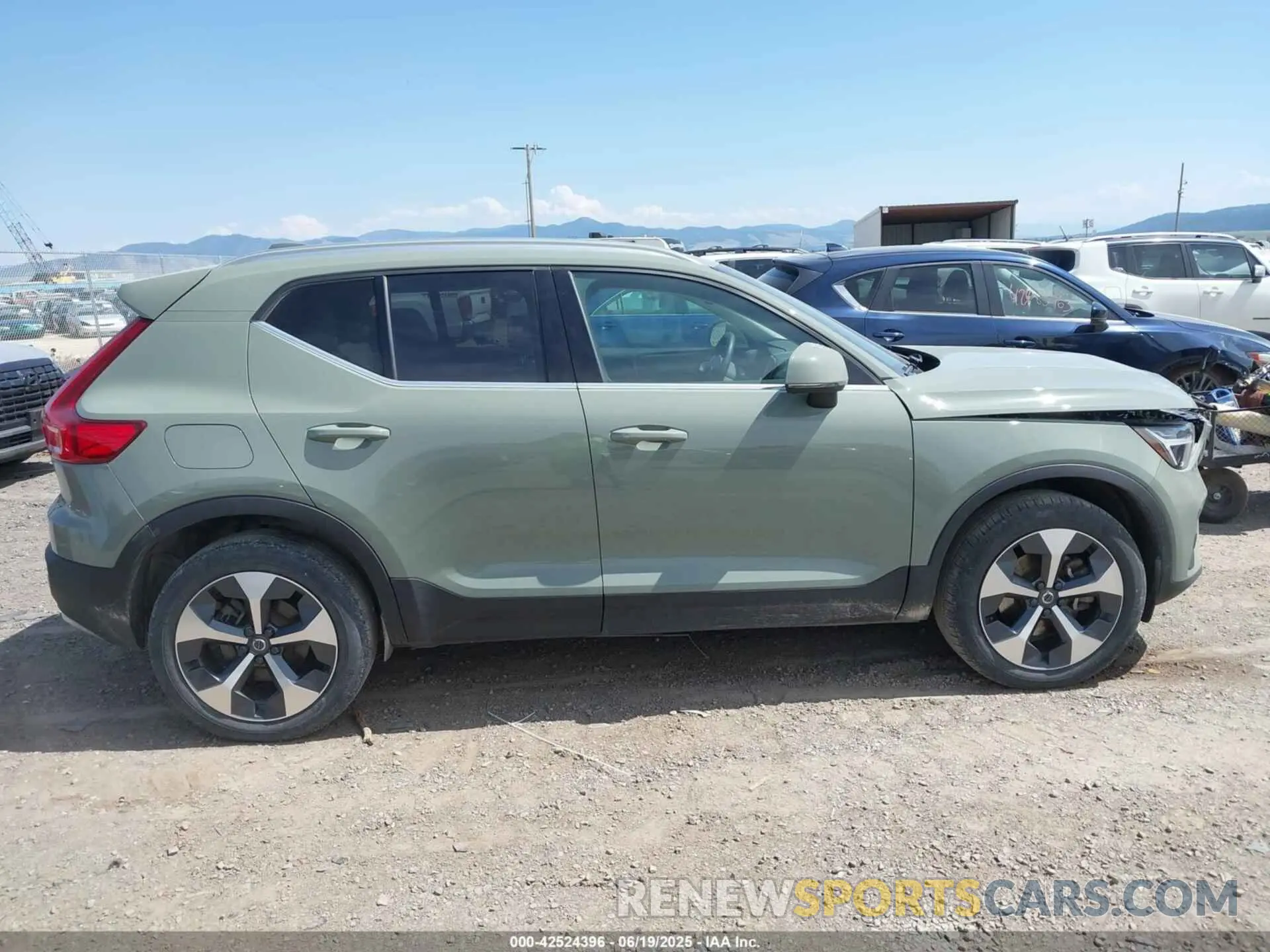 13 fotografías del automóvil dañado YV4L12UNXP2930656 VOLVO XC40 2023