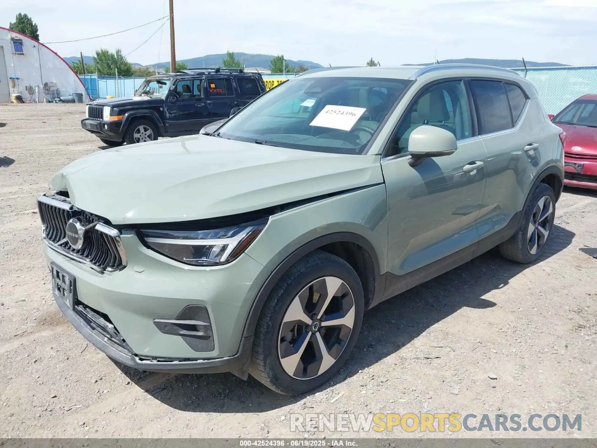 2 fotografías del automóvil dañado YV4L12UNXP2930656 VOLVO XC40 2023