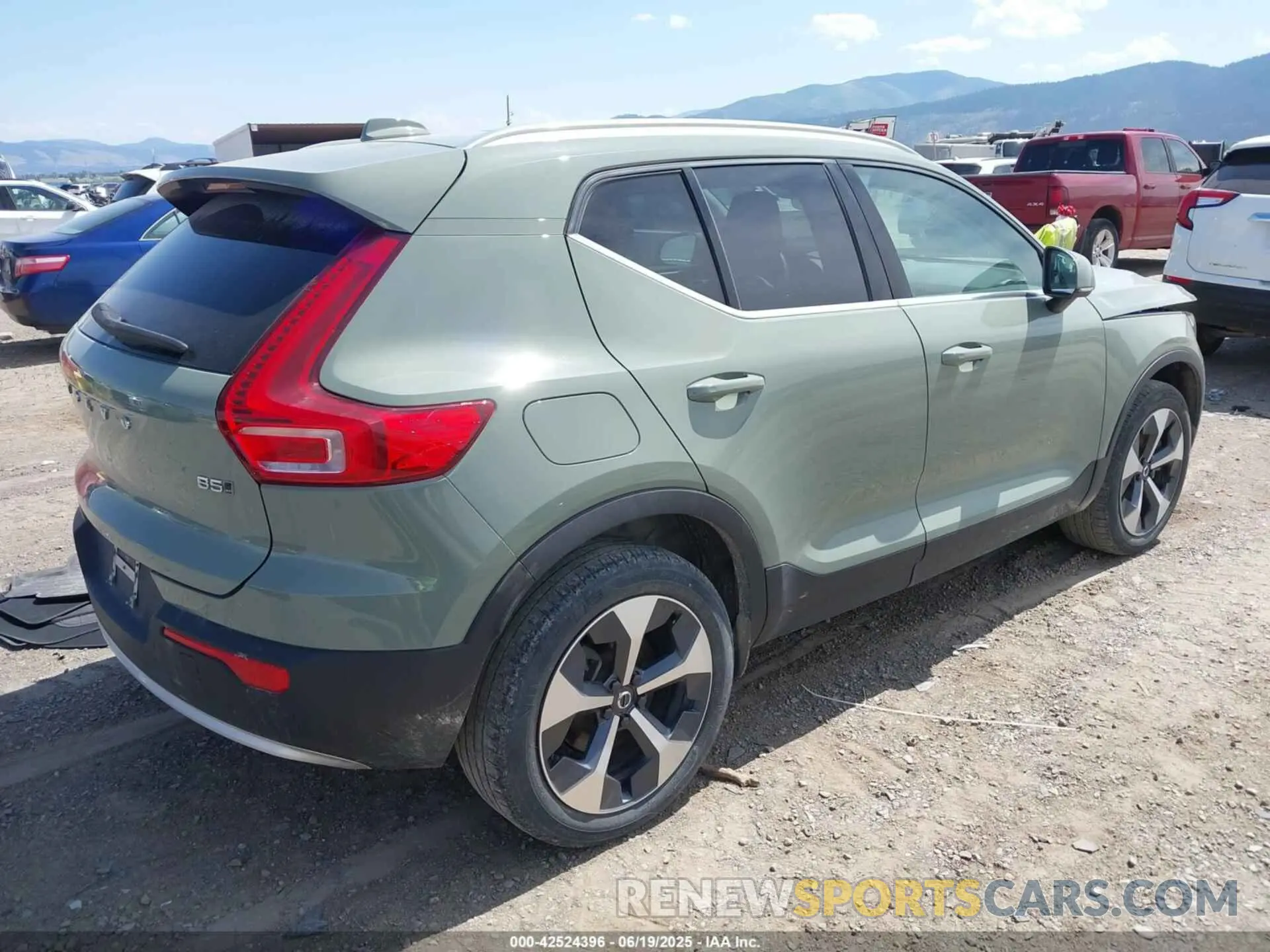 4 fotografías del automóvil dañado YV4L12UNXP2930656 VOLVO XC40 2023