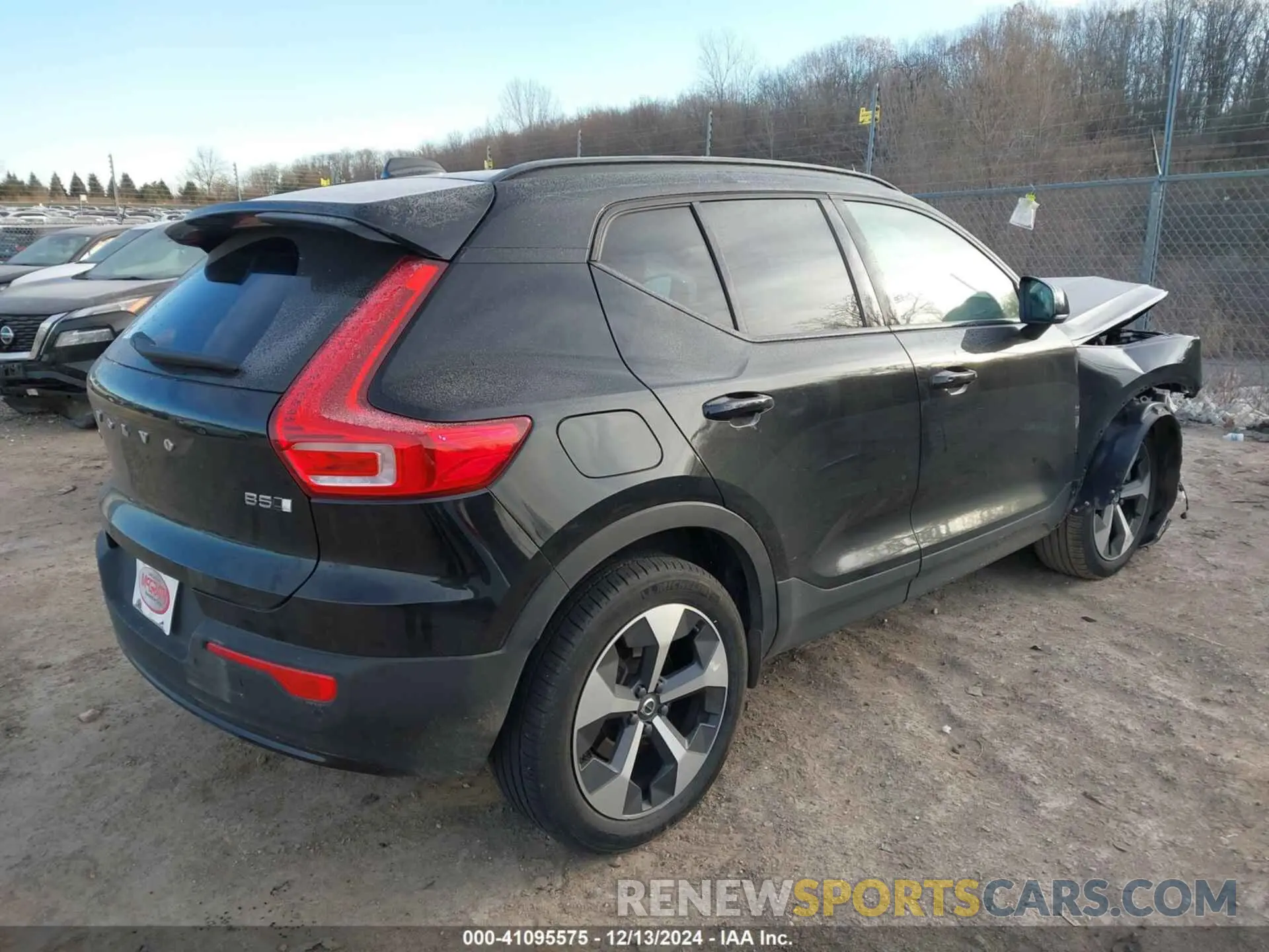 4 fotografías del automóvil dañado YV4L12UW1P2982850 VOLVO XC40 2023