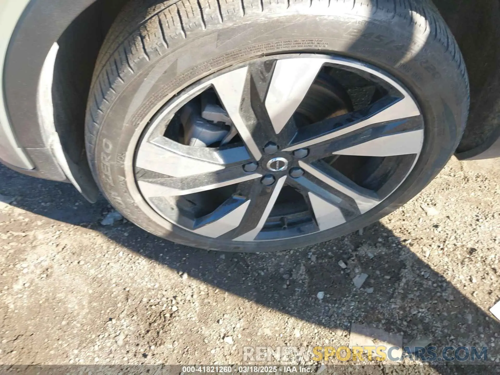 12 fotografías del automóvil dañado YV4L12UW2P2993033 VOLVO XC40 2023