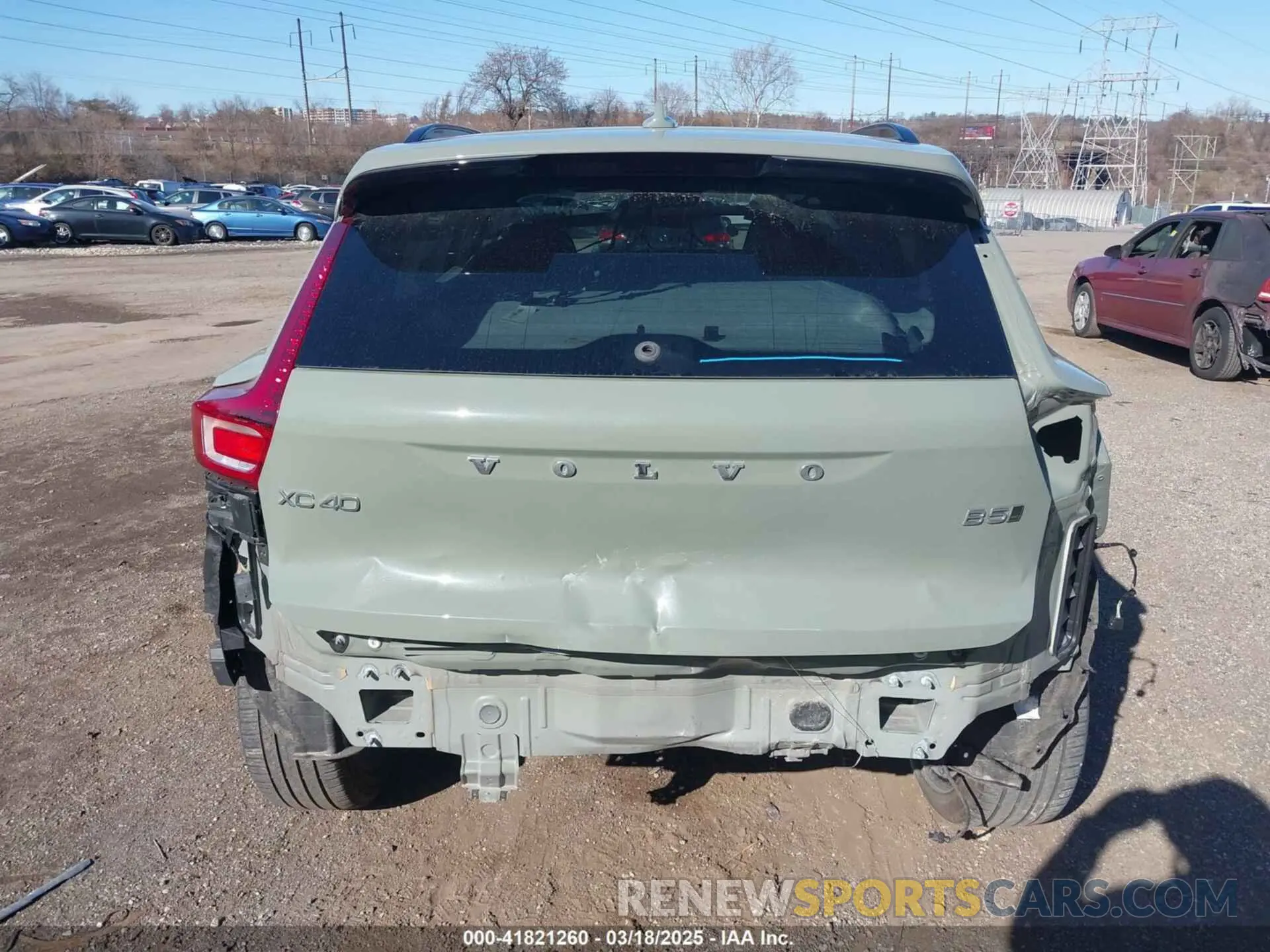 17 fotografías del automóvil dañado YV4L12UW2P2993033 VOLVO XC40 2023