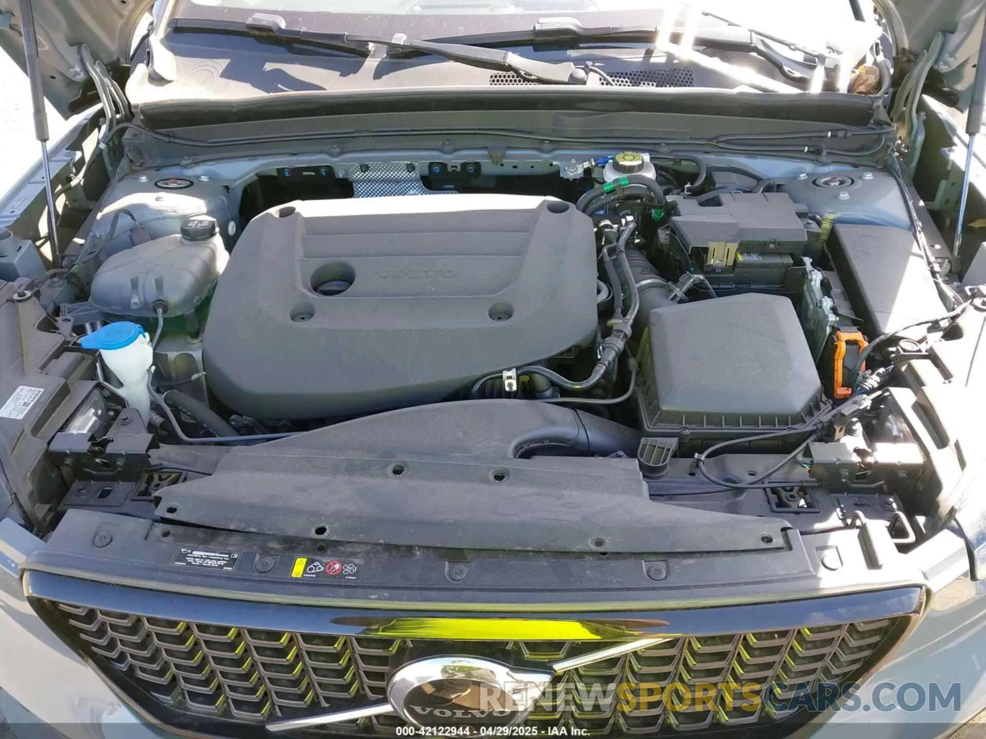 10 fotografías del automóvil dañado YV4L12UW6P2091677 VOLVO XC40 2023