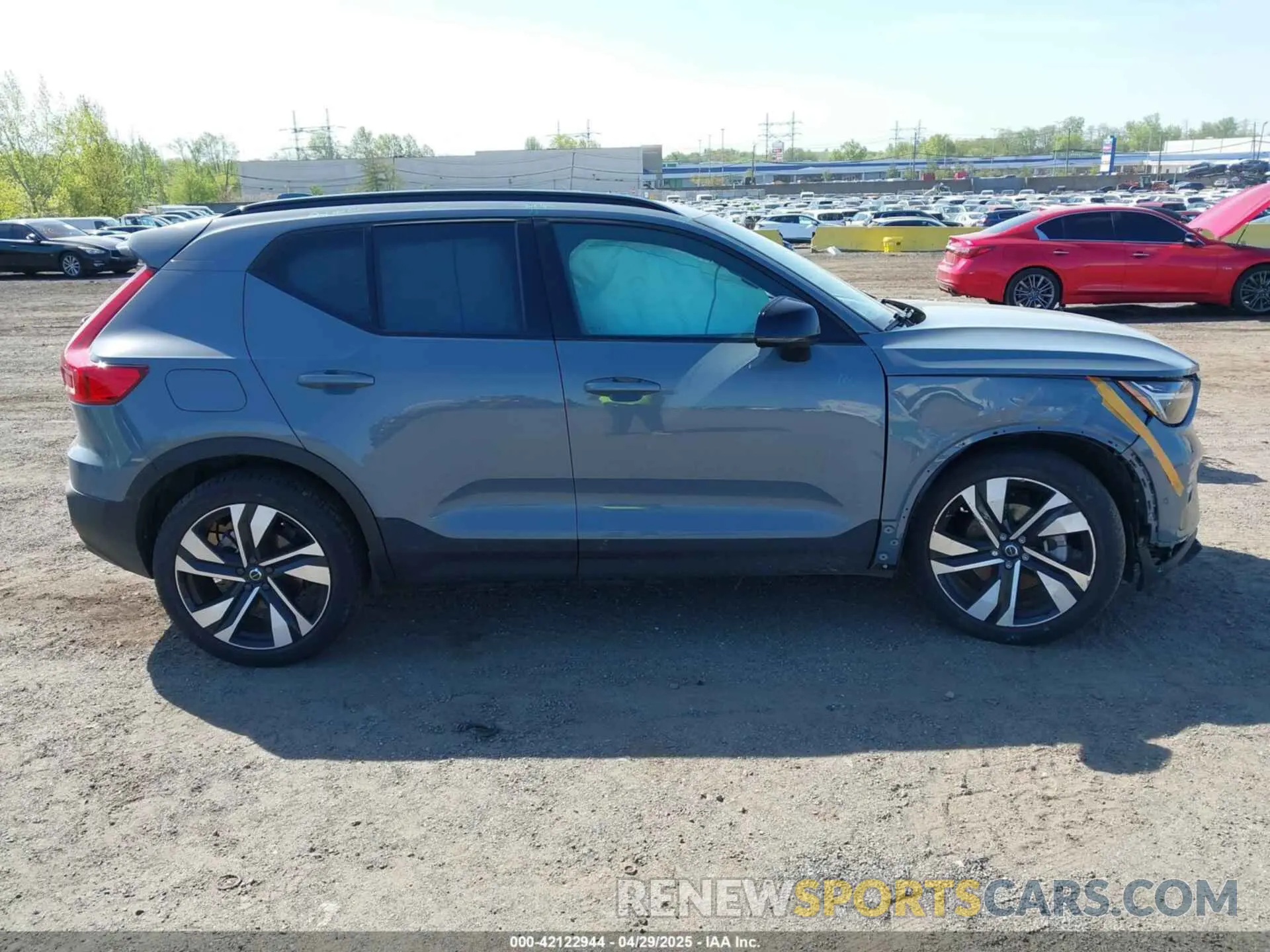 13 fotografías del automóvil dañado YV4L12UW6P2091677 VOLVO XC40 2023