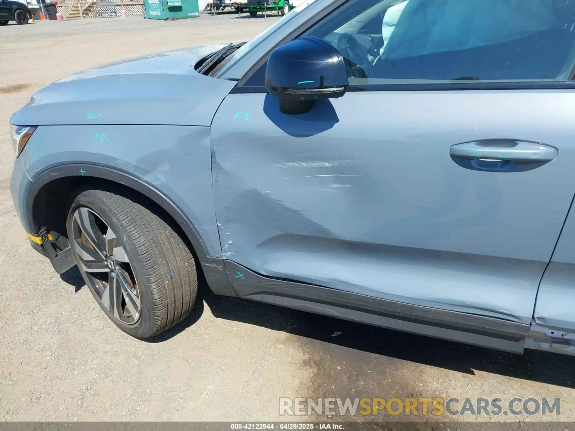 19 fotografías del automóvil dañado YV4L12UW6P2091677 VOLVO XC40 2023