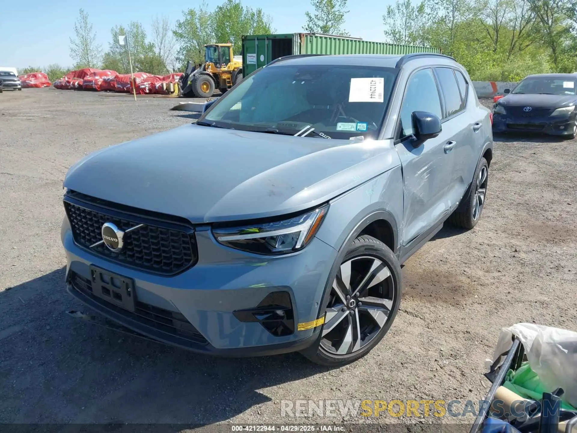 2 fotografías del automóvil dañado YV4L12UW6P2091677 VOLVO XC40 2023