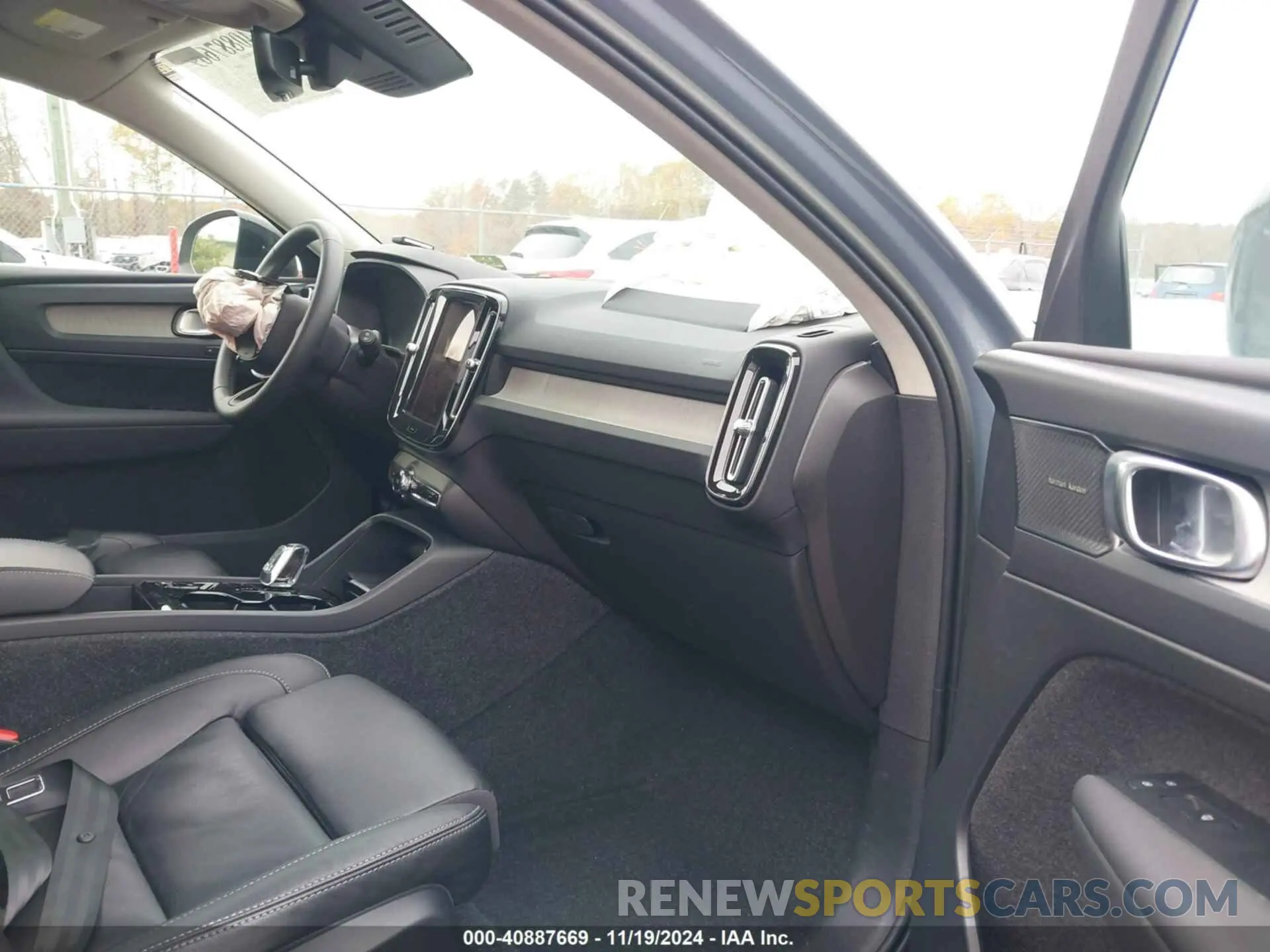 5 fotografías del automóvil dañado YV4L12UX6P2910597 VOLVO XC40 2023